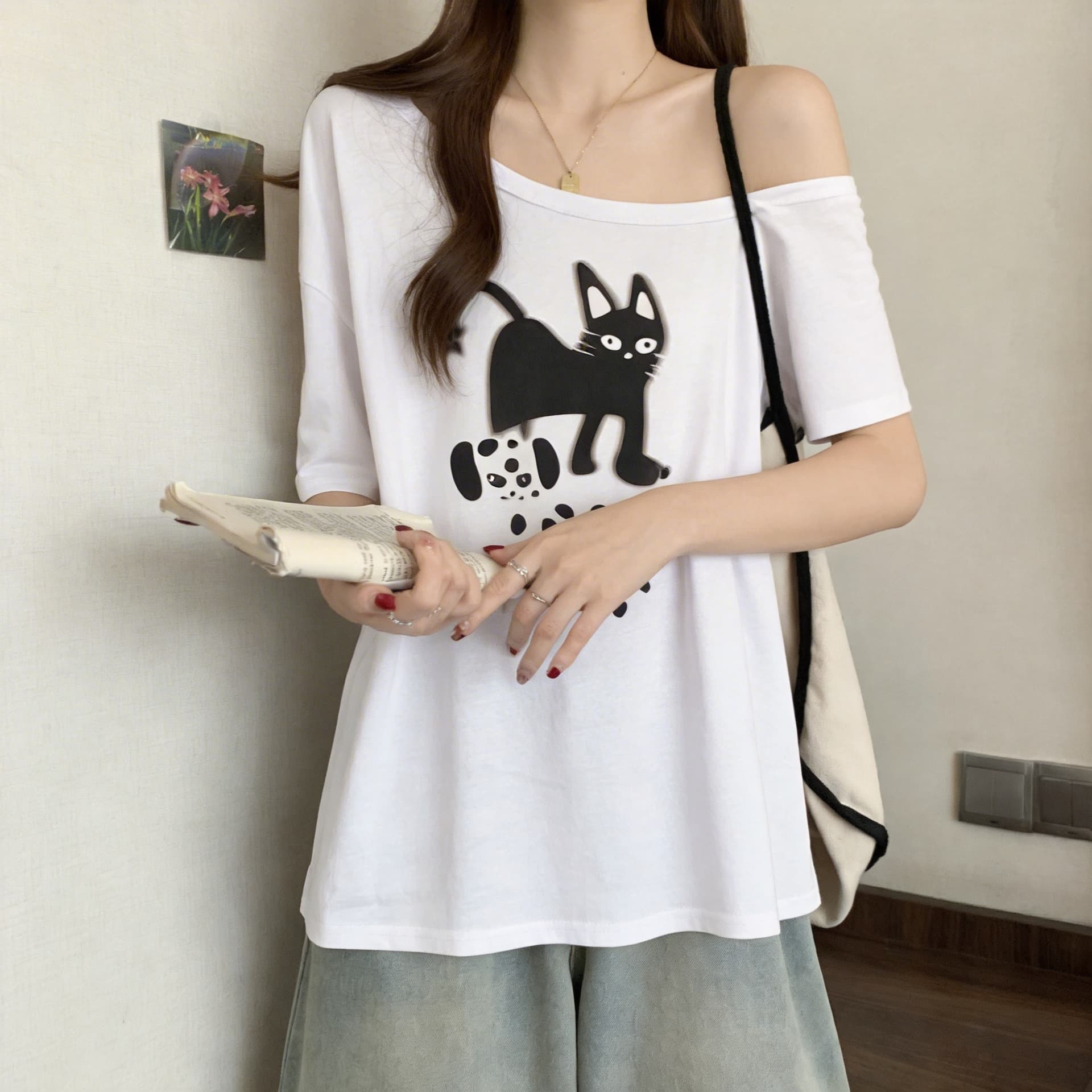 아메리칸 핫걸 바람 비스듬한 어깨 프린트 루즈핏 반팔 티셔츠 여성 봄 여름 다용도 가을 어깨 소매 재미있는 새끼 고양이 맨위 상세 이미지 4