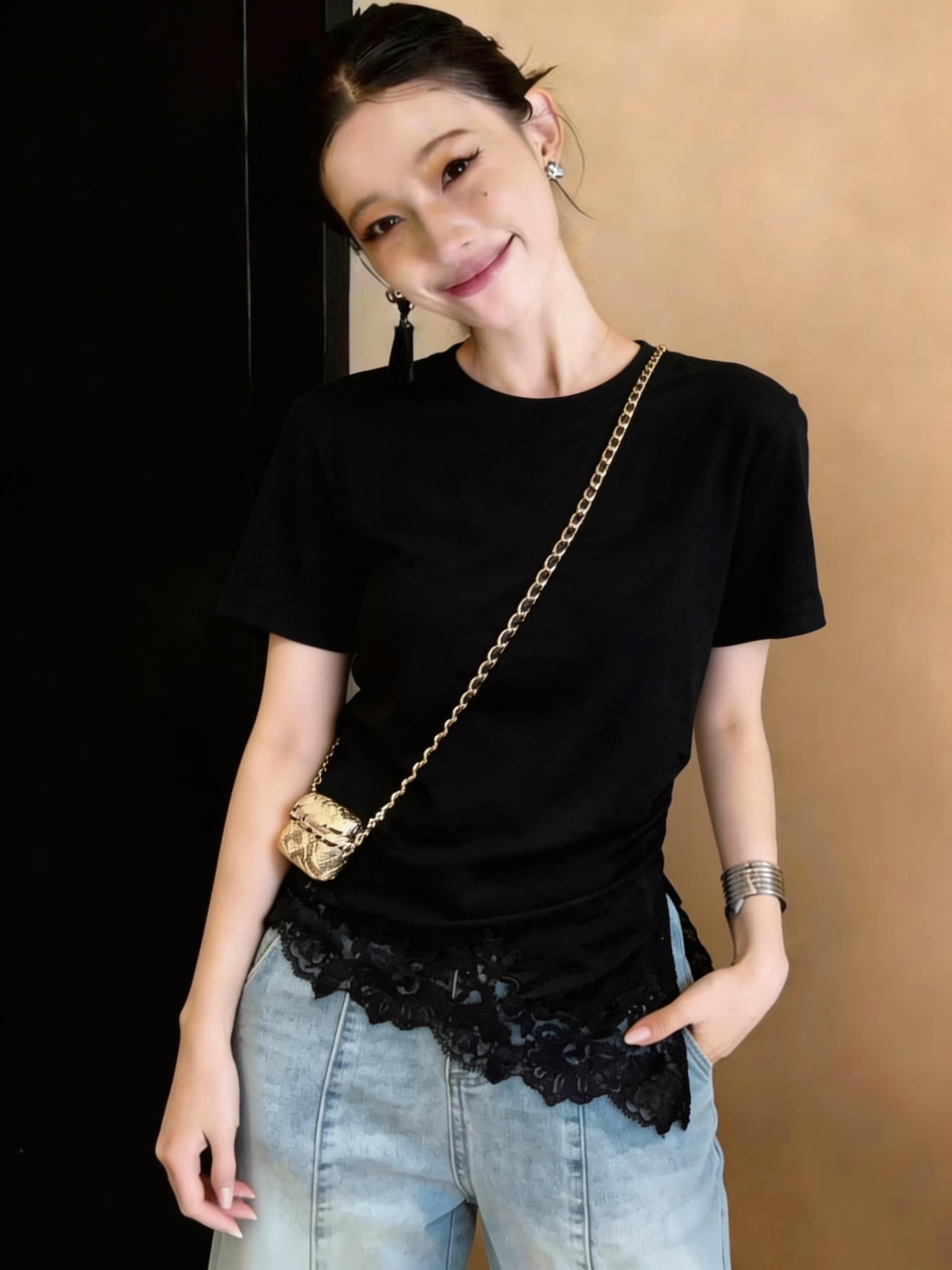 유럽 상품 2026 여름 새로운 연령 감소 레이스 조각 몸매 가꾸기 슬림해 보이는 반팔 티셔츠 여성 패션 맨위 트렌디 상세 이미지 3