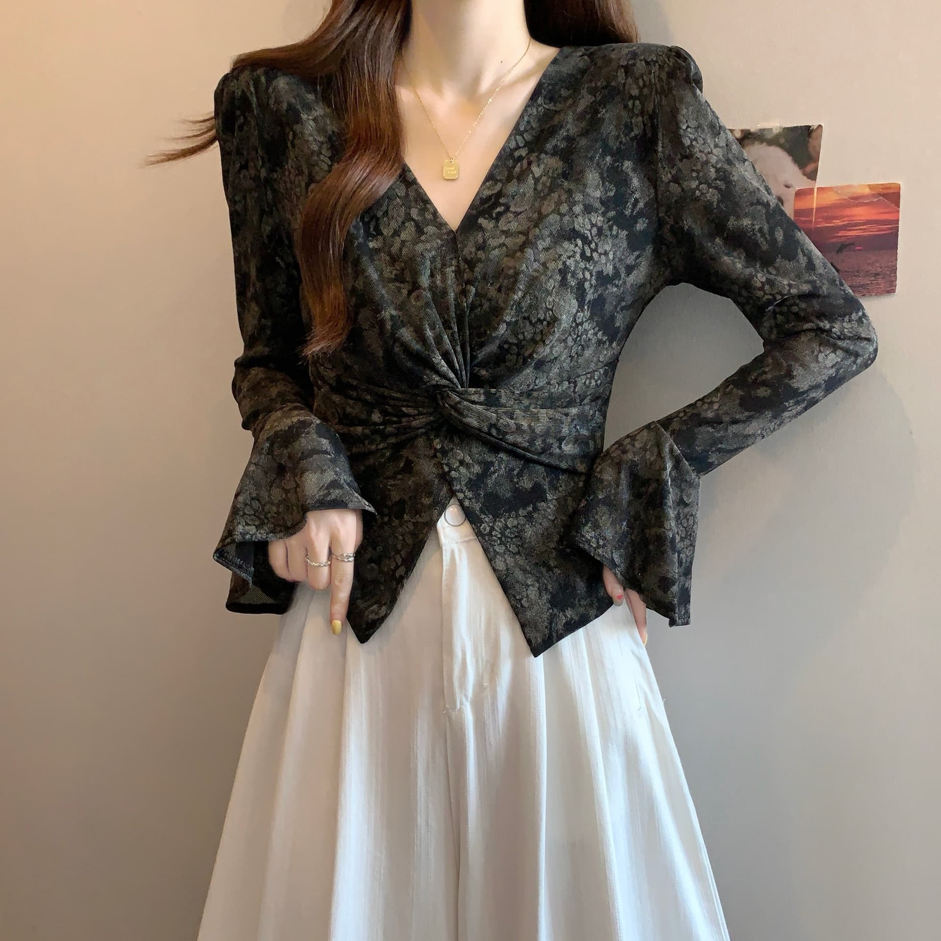빅 사이즈 mm 프랑스식 레트로 벨벳 여성 셔츠 이른 가을 패션 캐주얼 다용도 디자인 센스 패치워크 작은 대중 맨위 여성 이미지 3