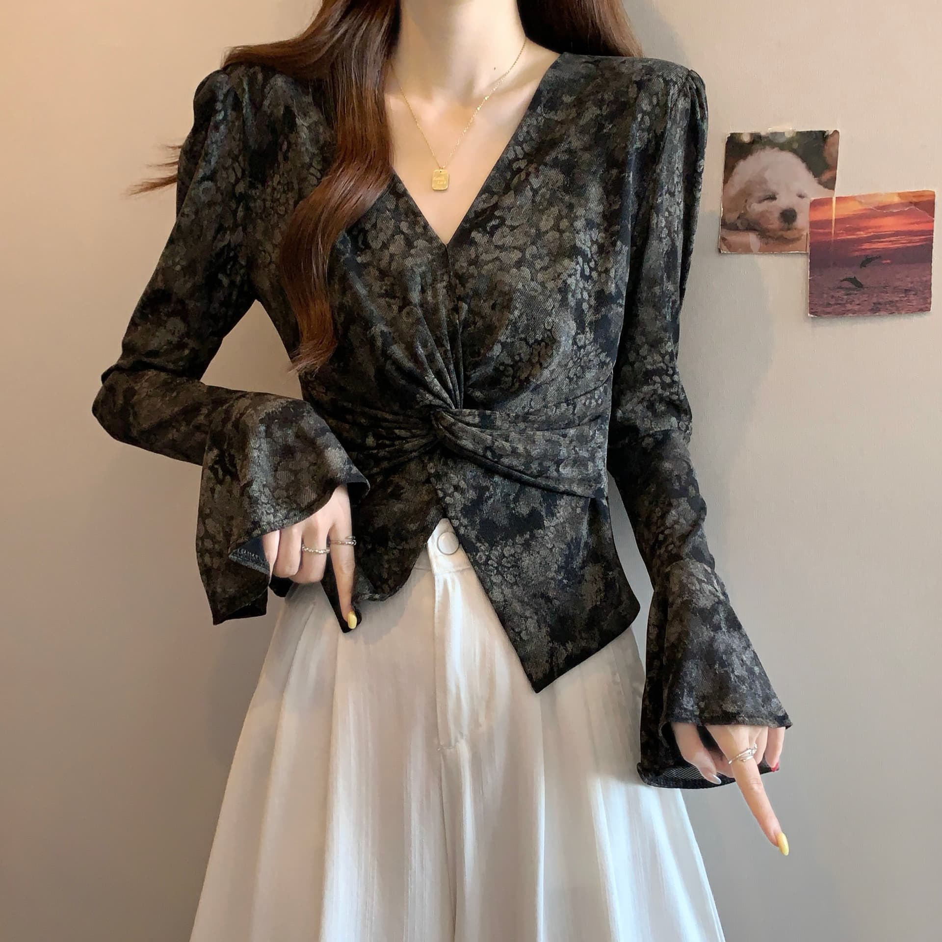 빅 사이즈 mm 프랑스식 레트로 벨벳 여성 셔츠 이른 가을 패션 캐주얼 다용도 디자인 센스 패치워크 작은 대중 맨위 여성 상세 이미지 5