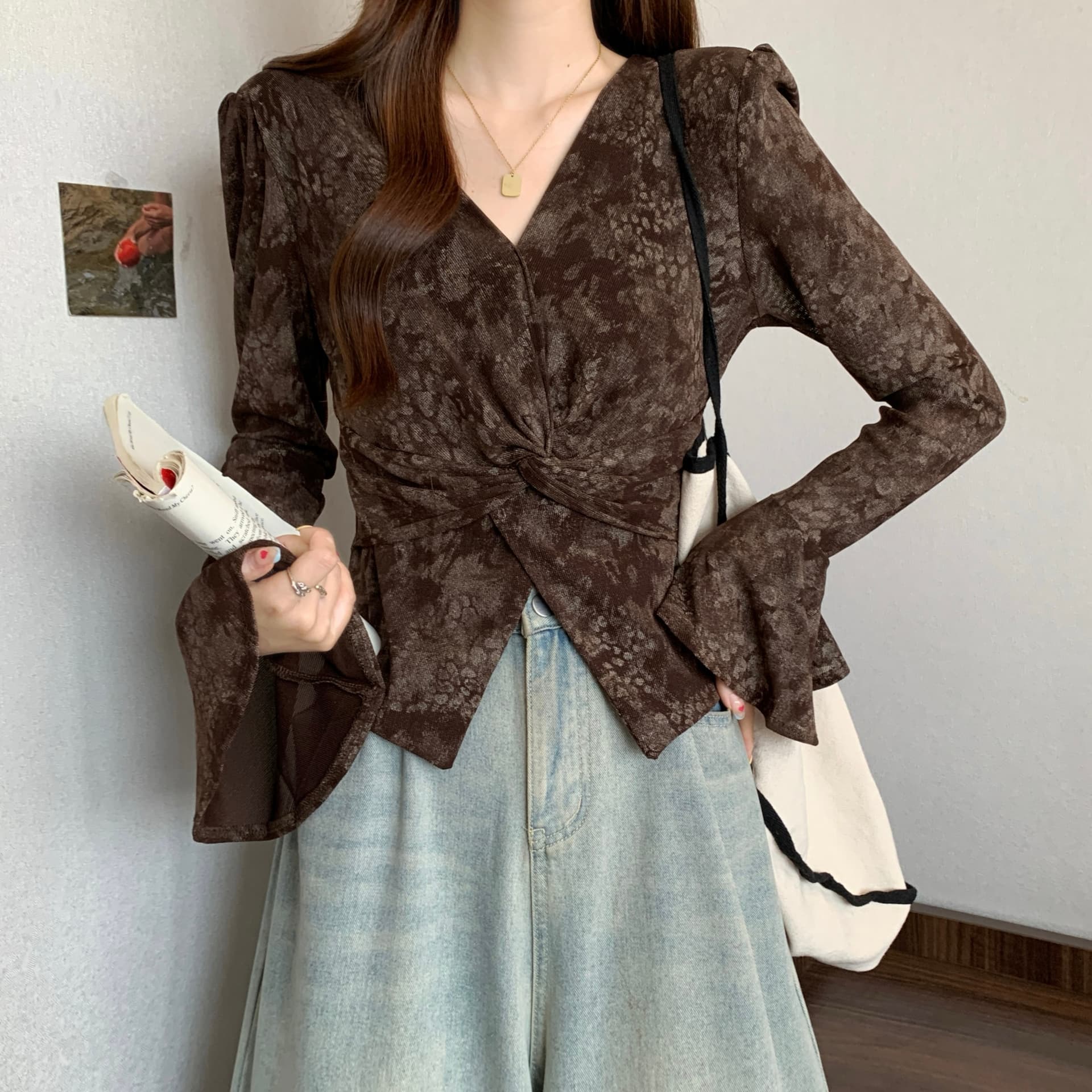 빅 사이즈 mm 프랑스식 레트로 벨벳 여성 셔츠 이른 가을 패션 캐주얼 다용도 디자인 센스 패치워크 작은 대중 맨위 여성 상세 이미지 12