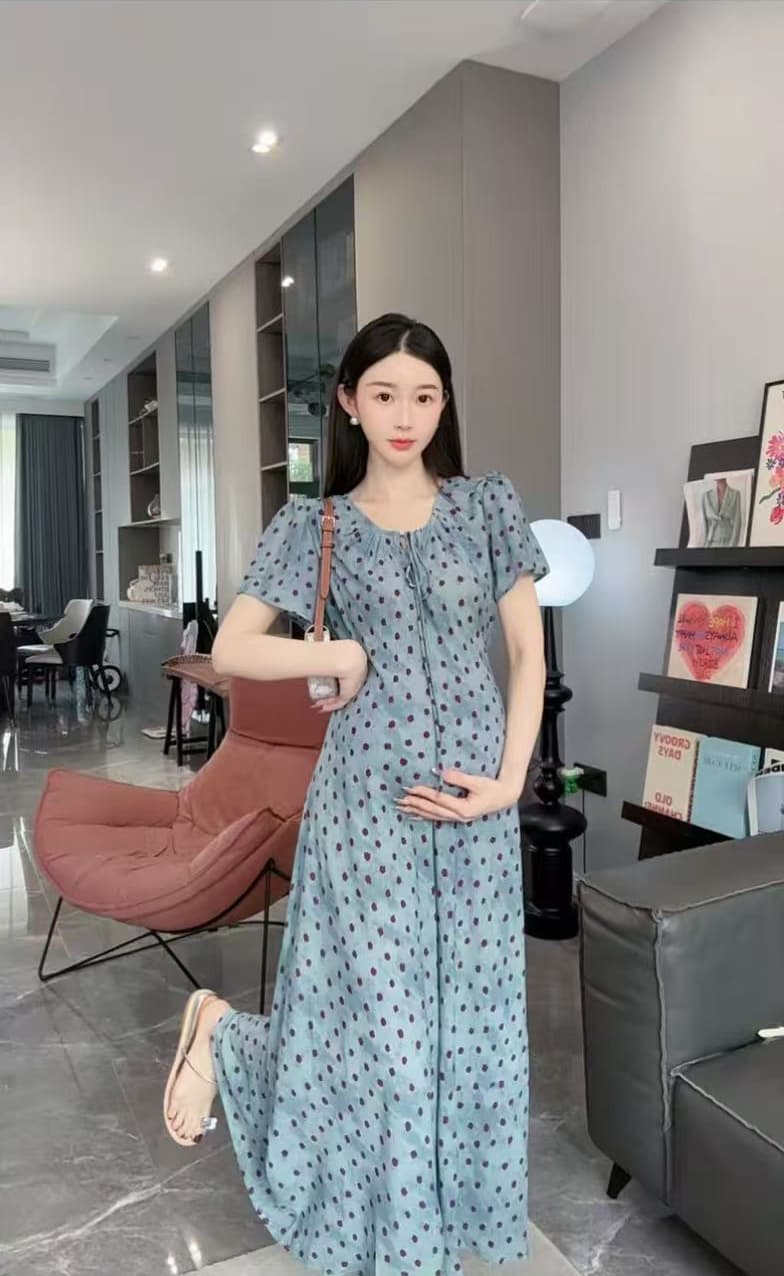 프랑스식 레트로 블루 도트 무늬 출산 착용 2026 여름 반팔 V넥 표지 고기 임신 중후반 루즈핏 큰 진자 드레스 상세 이미지 2