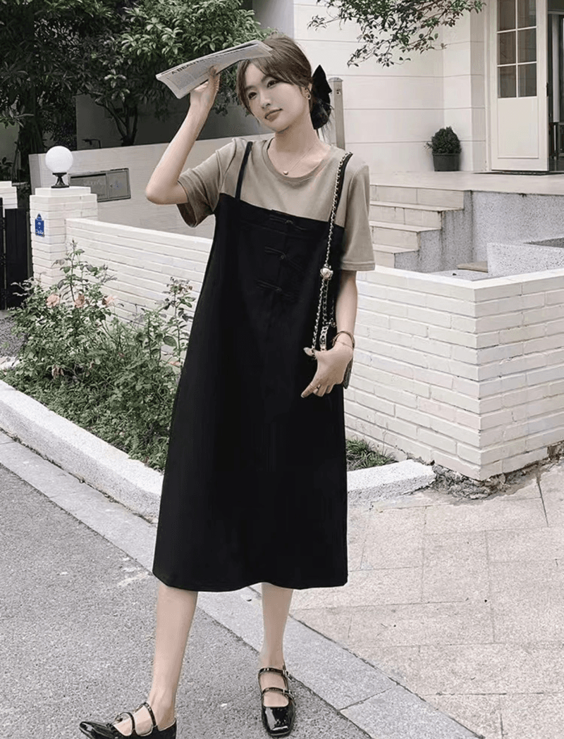 프랑스식 페이크 레이어드 패치워크 여성 드레스 2026 여름 새로운 레트로 단추 디자인 루즈핏 품격 니트 원피스 이미지 2