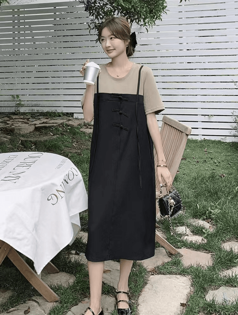프랑스식 페이크 레이어드 패치워크 여성 드레스 2026 여름 새로운 레트로 단추 디자인 루즈핏 품격 니트 원피스 상세 이미지 4