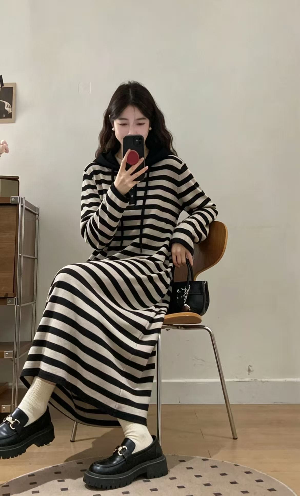 프랑스식 느긋한 바람 레트로 후드 니트 여성 드레스 가을 겨울 패션 루즈핏 품격 캐주얼 스트라이프 스웨터 드레스 상세 이미지 7