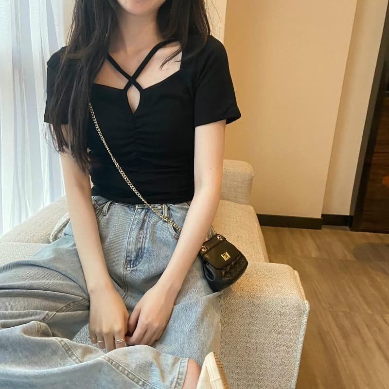 여름 새로운 한국 스타일 다용도 스타일 몸매 가꾸기 슬림해 보이는 광장 칼라 섹시함 쇼트 스타일 품격 반팔 티셔츠 여성 셔츠 상세 이미지 2