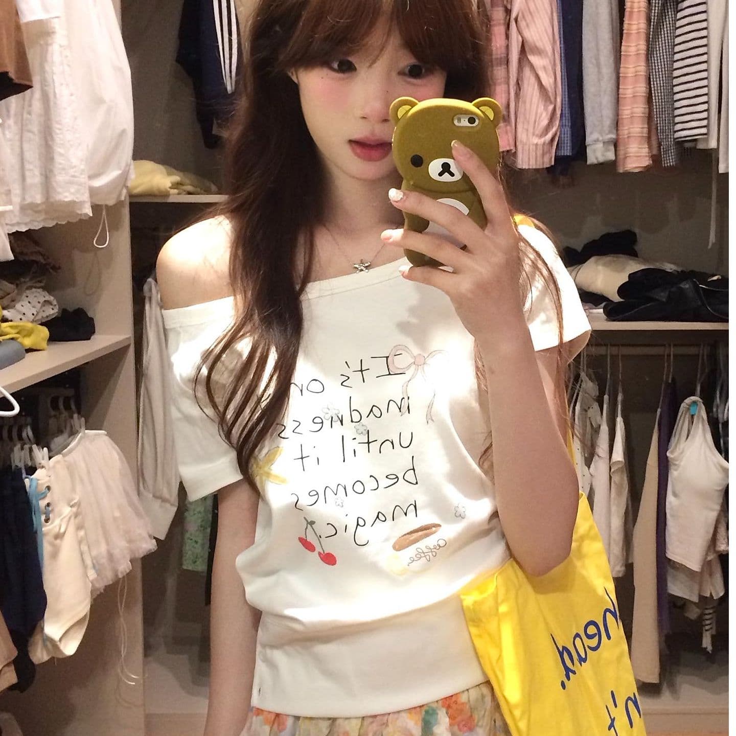 아메리칸 핫걸 비스듬한 어깨 수채화 낙서 화이트 반팔 티셔츠 여성 여름 새로운 루즈핏 슬림해 보이는 오프숄더 맨위 트렌디 이미지 4