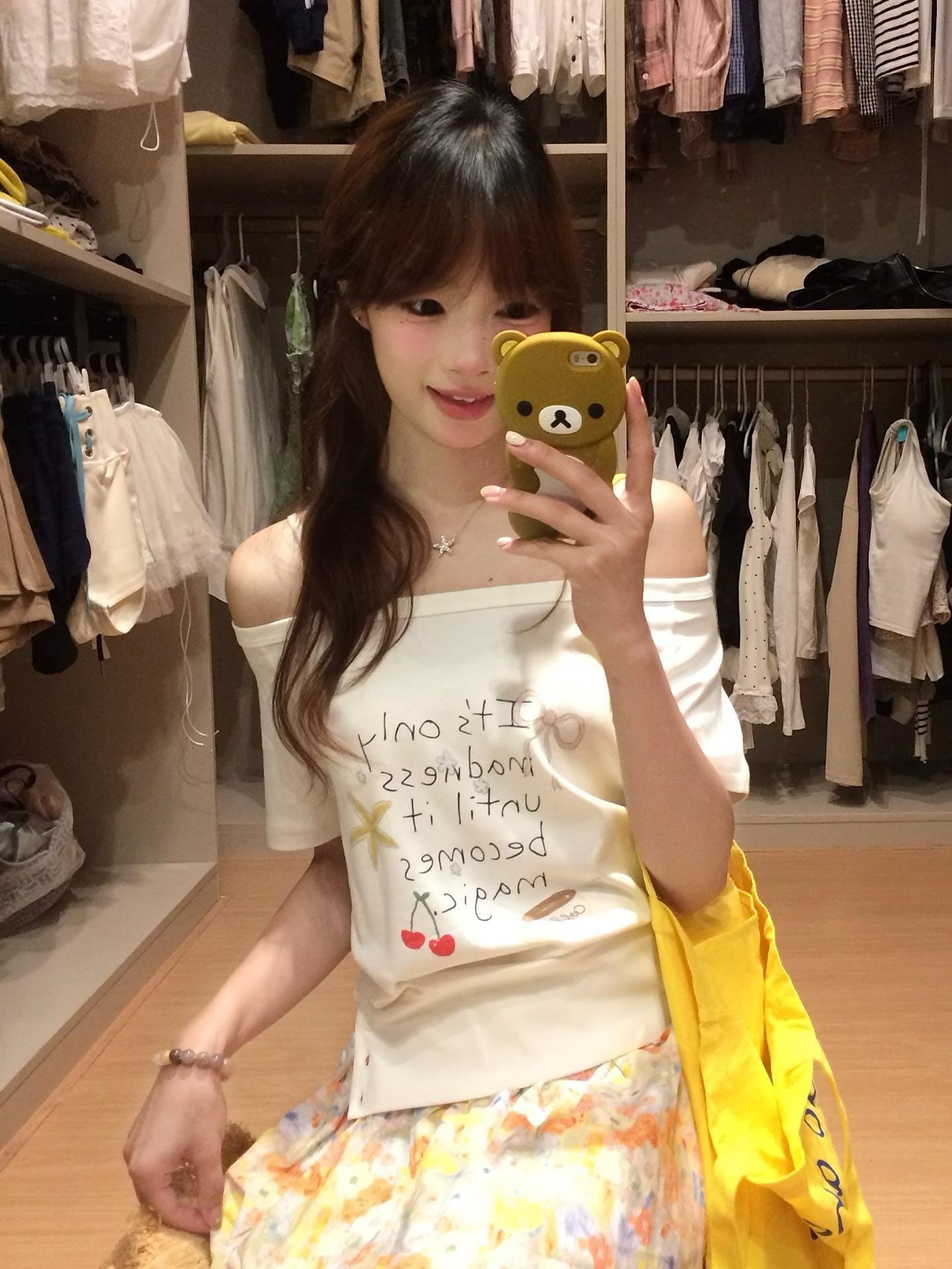 아메리칸 핫걸 비스듬한 어깨 수채화 낙서 화이트 반팔 티셔츠 여성 여름 새로운 루즈핏 슬림해 보이는 오프숄더 맨위 트렌디 상세 이미지 4