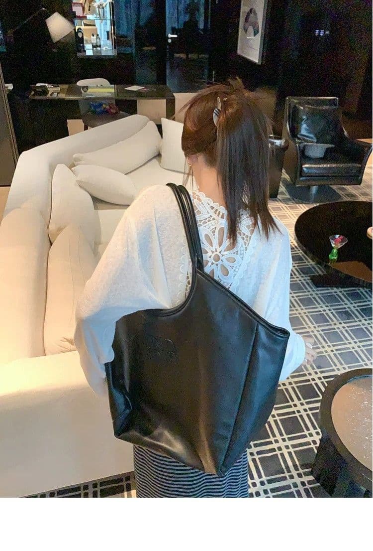 한 부서 뒤로 홀로우 아웃 화이트 V넥 긴팔 티셔츠 자외선 차단 블라우스 상세 이미지 12