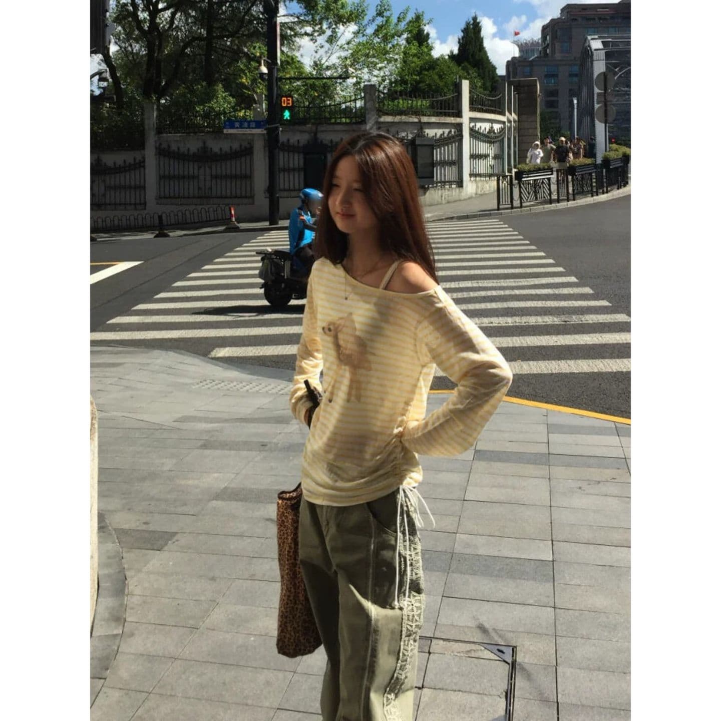 비스듬한 어깨 시카 사슴 프린트 마이크로 ~을 통해 자외선 차단 블라우스 긴팔 티셔츠 이미지 2