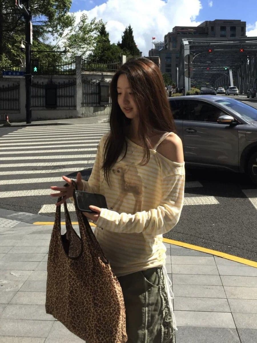 비스듬한 어깨 시카 사슴 프린트 마이크로 ~을 통해 자외선 차단 블라우스 긴팔 티셔츠 상세 이미지 5