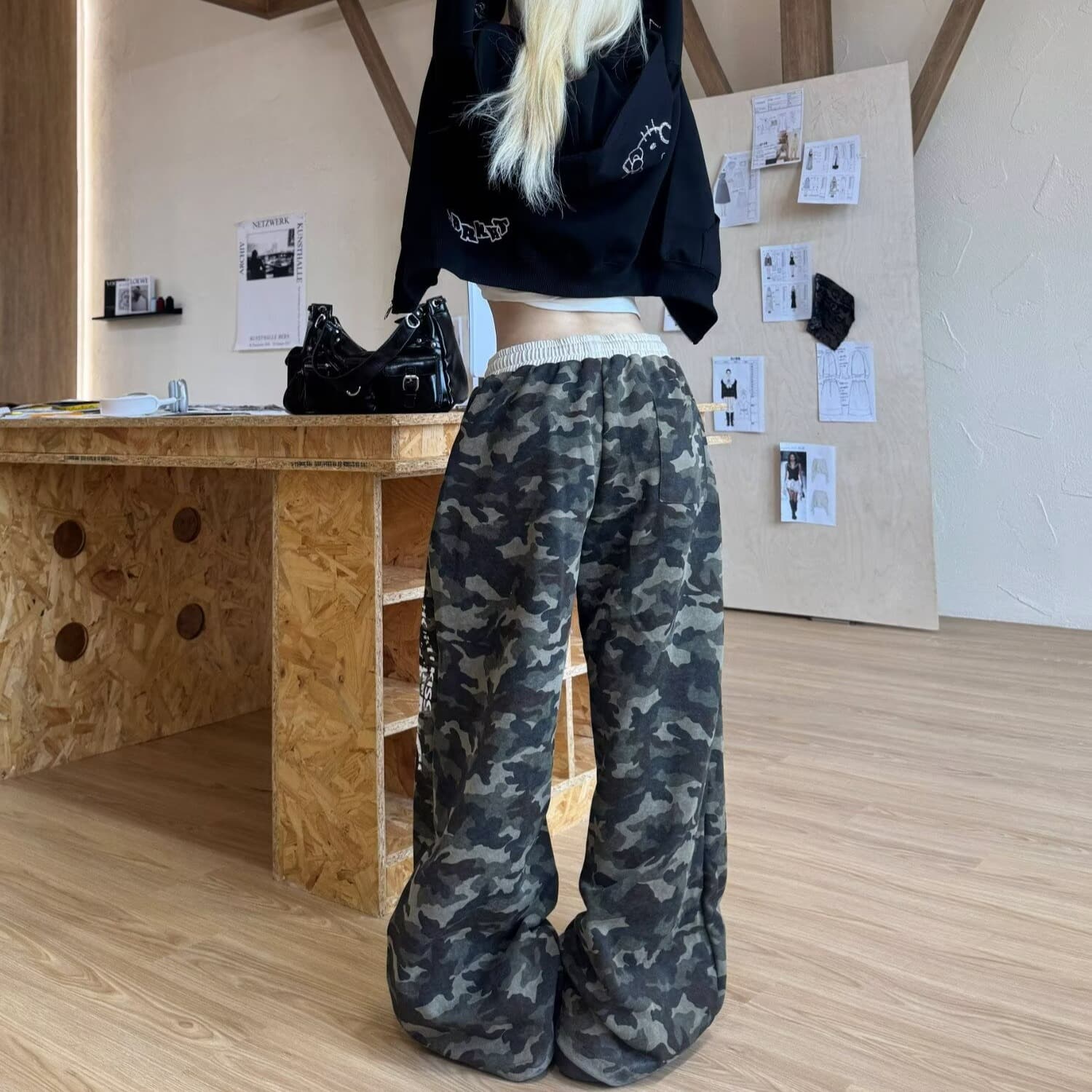 아메리칸 레트로 거리 알파벳 프린트 카모플라주 루즈핏 스트레이트 캐주얼 긴 바지 여성 넓은 다리 다용도 웨이 바지 이미지 4