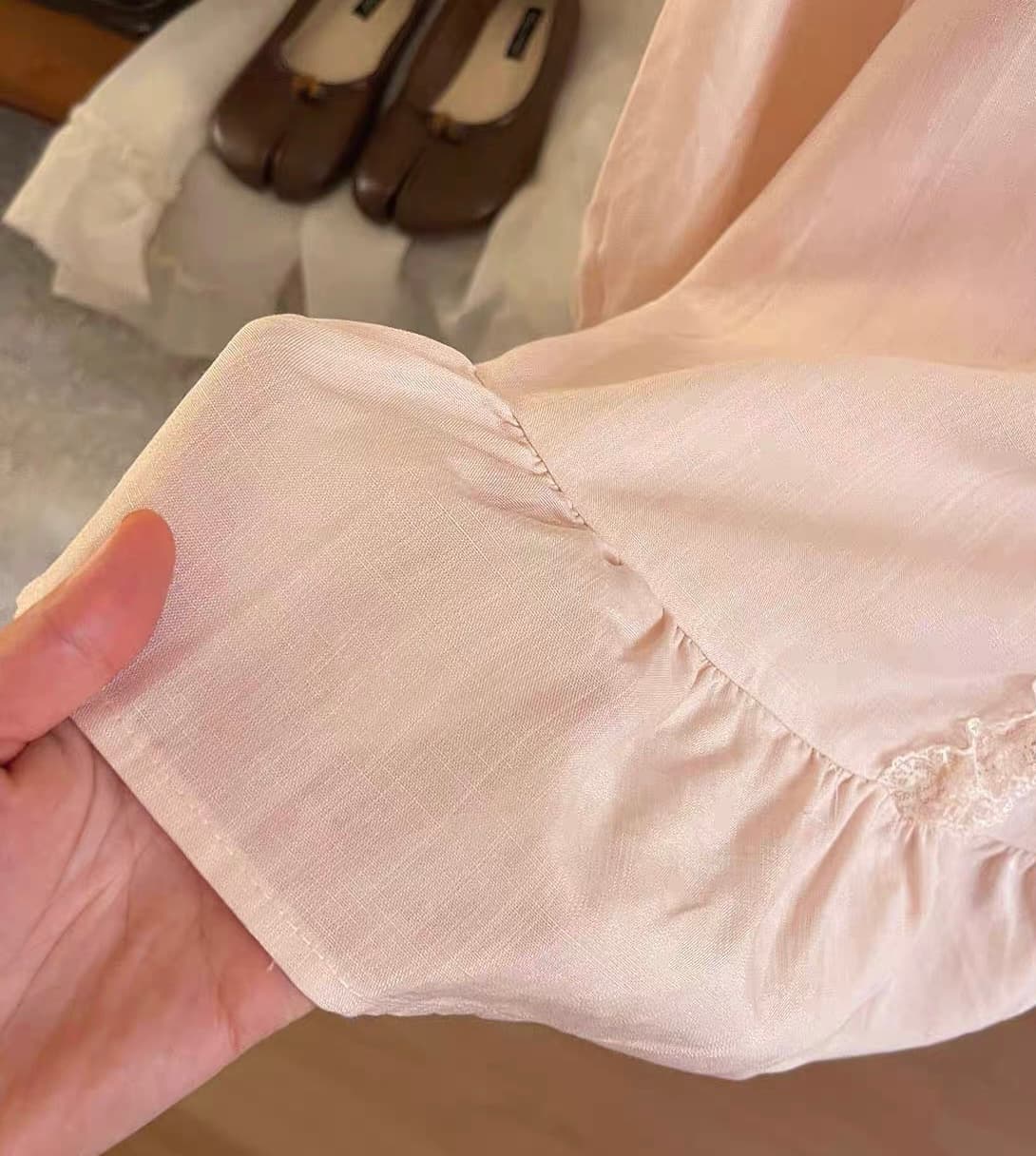 이른 가을 새로운 고급 센스 V넥 레이스 조각 루즈핏 출퇴근 여성 셔츠 상세 이미지 11