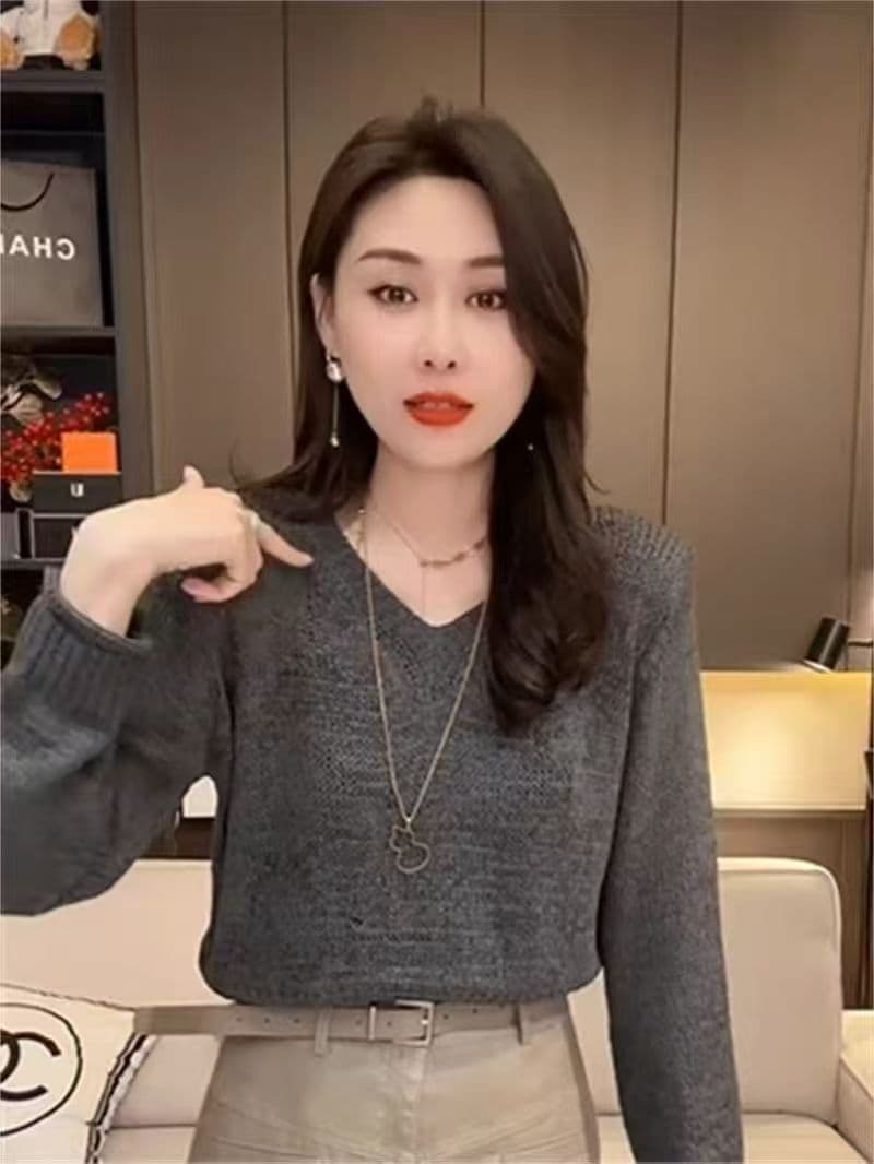 유럽 상품 이후 홀로우 아웃 나비 긴팔 니트 스웨터 여자 2026 봄 새로운 품격 세련된 루즈핏 쇼트 스타일 맨위