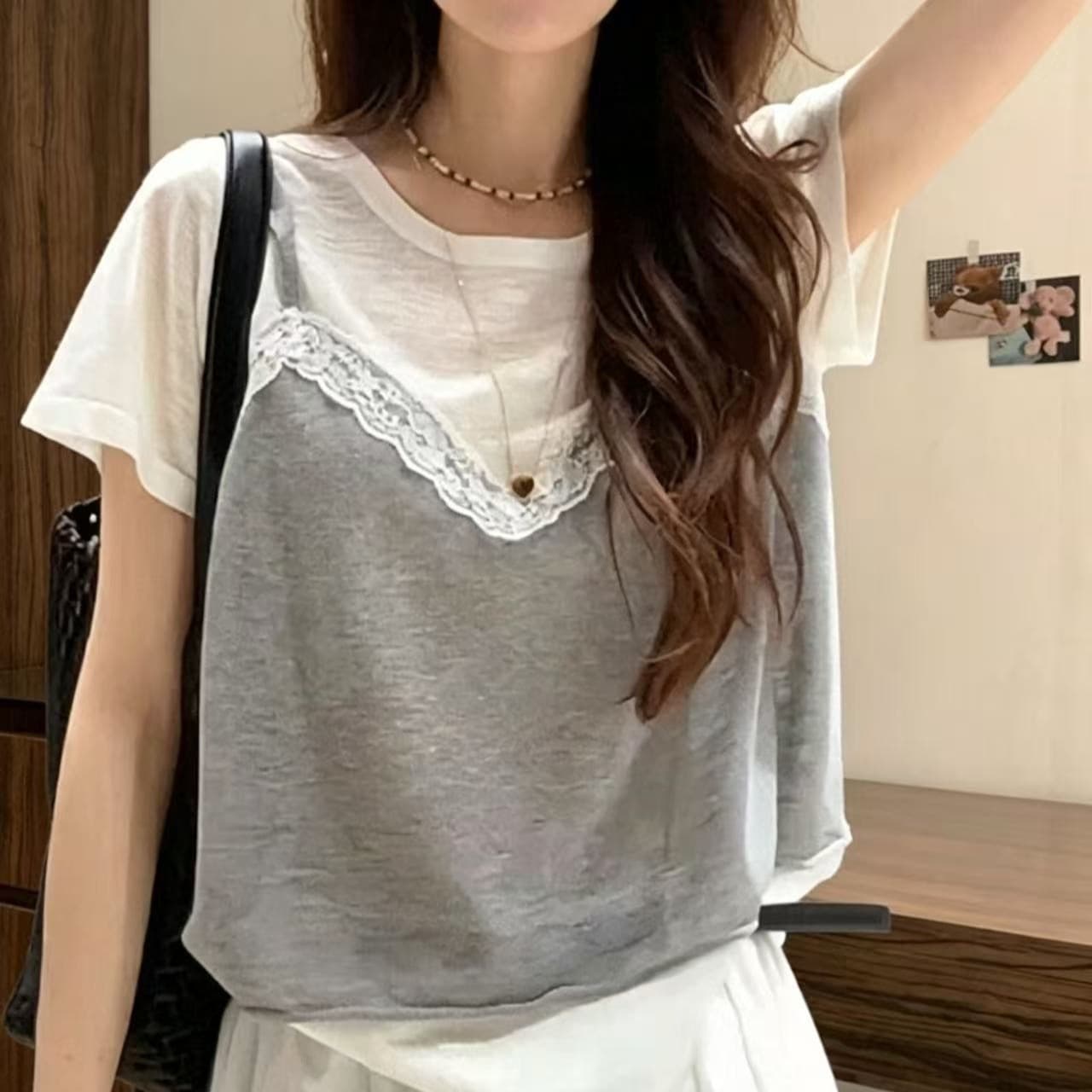 페이크 레이어드 레이스 외출용 조끼 디자인 센스 회색 반팔 티셔츠 여성 여름 새로운 한 부서 Chic 맨위 이미지 5
