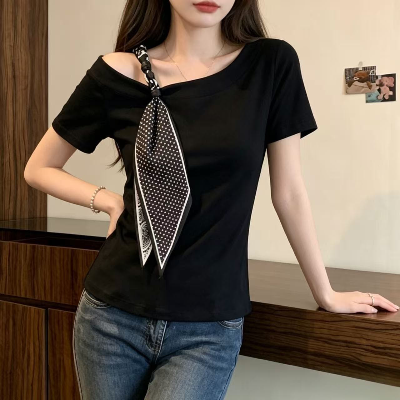 아메리칸 레트로 검정색 몸매 가꾸기 슬림해 보이는 반팔 티셔츠 여성 디자인 센스 핫걸 여름 비스듬한 어깨 스카프 레이스업 맨위 상세 이미지 2