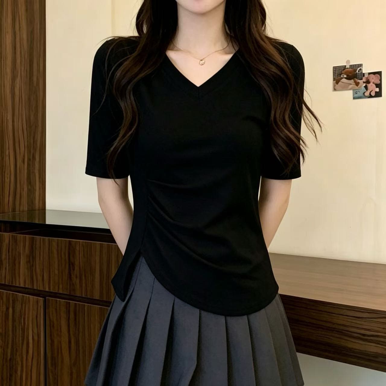 빅 사이즈 여성 의류 2026 년 여름 새로운 지방 mm 슬림해 보이는 긍정적 인 어깨 의류 디자인 센스 불규칙 V넥 반팔 티셔츠 상세 이미지 4