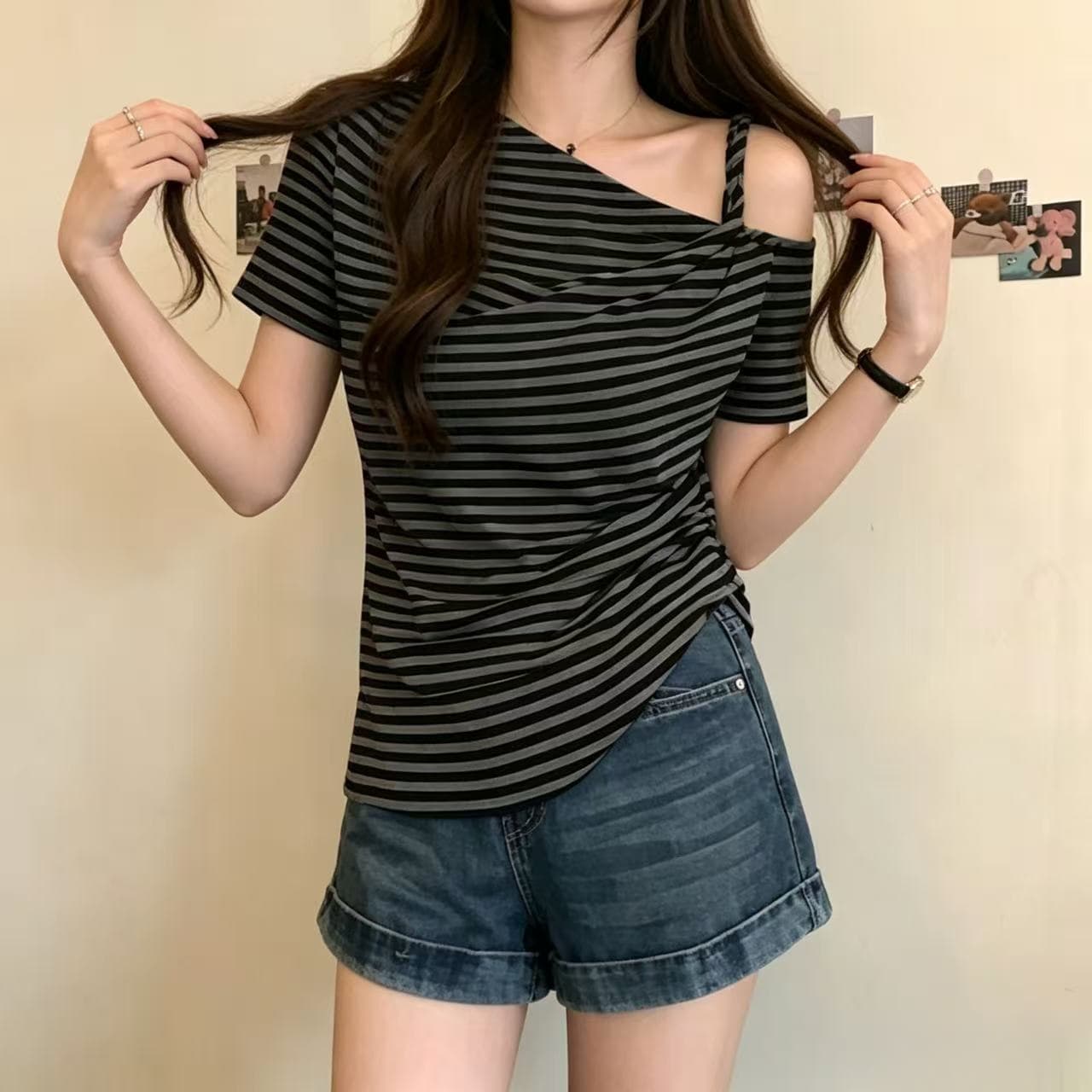 빅 사이즈 오프숄더 스트라이프 반팔 티셔츠 여성 여름 여성 의류 지방 mm 표지 고기 슬림해 보이는 불규칙 비스듬한 어깨 동정 맨위 이미지 2