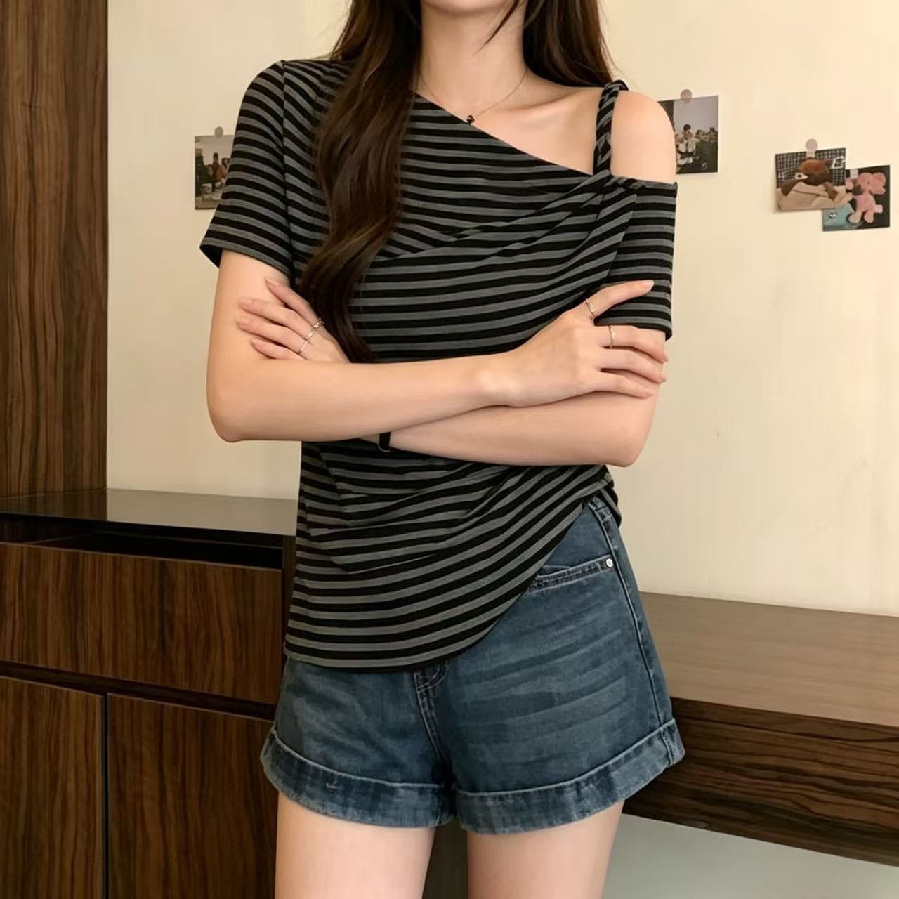빅 사이즈 오프숄더 스트라이프 반팔 티셔츠 여성 여름 여성 의류 지방 mm 표지 고기 슬림해 보이는 불규칙 비스듬한 어깨 동정 맨위 이미지 4