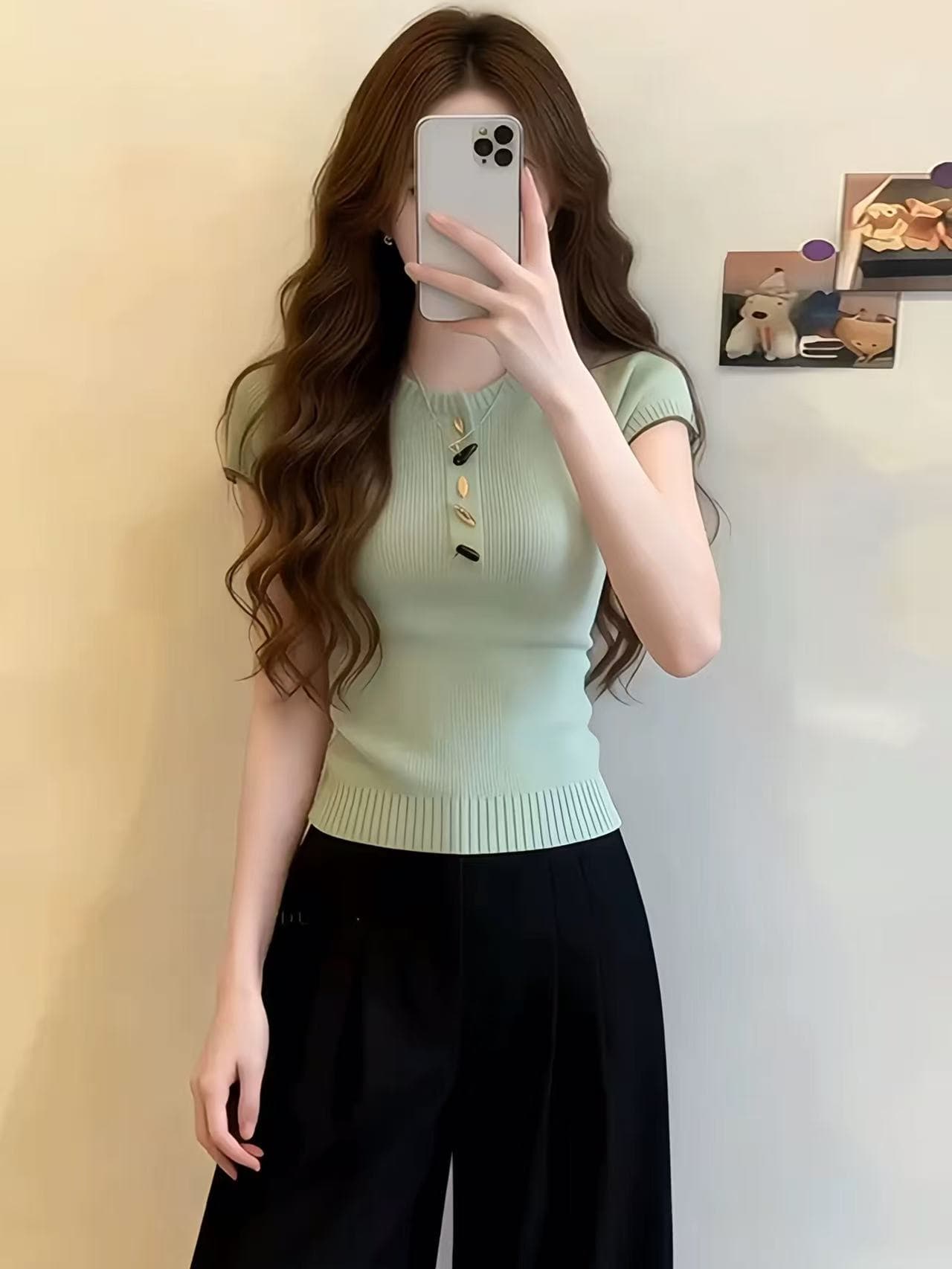 한 부서 디자인 센스 패션 연령 감소 단추 반팔 티셔츠 여성 여름 새로운 몸매 가꾸기 슬림해 보이는 니트 라운드 넥 맨위