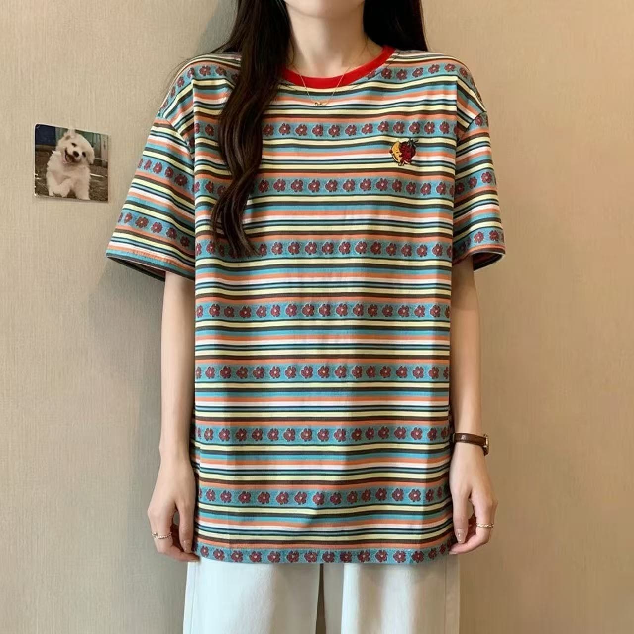 스트라이프 색상 반팔 티셔츠 여성 여름 작은 대중 디자인 센스 자수 한 부서 chic 루즈핏 긍정적 인 어깨 의류 동정 이미지 2