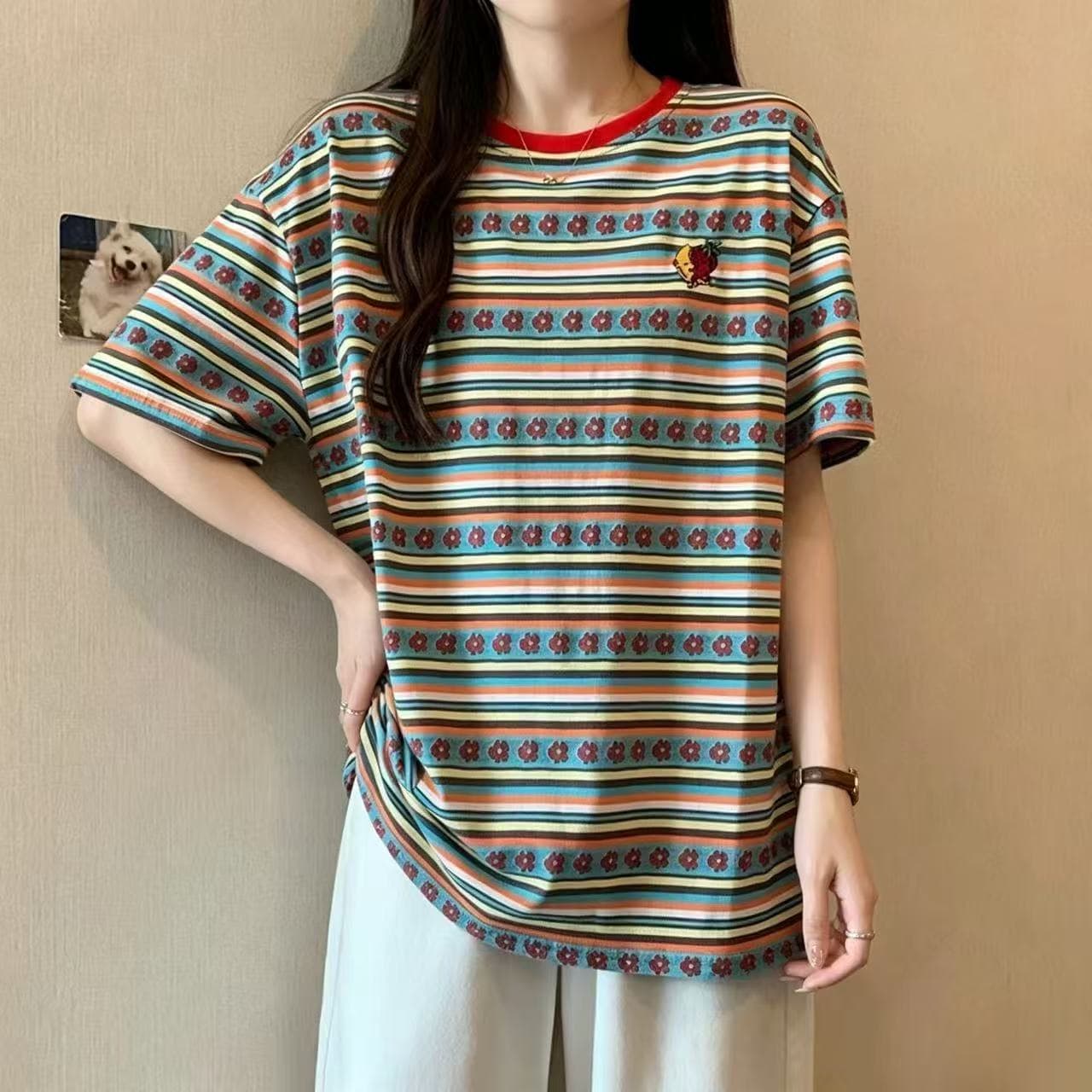 스트라이프 색상 반팔 티셔츠 여성 여름 작은 대중 디자인 센스 자수 한 부서 chic 루즈핏 긍정적 인 어깨 의류 동정 상세 이미지 3