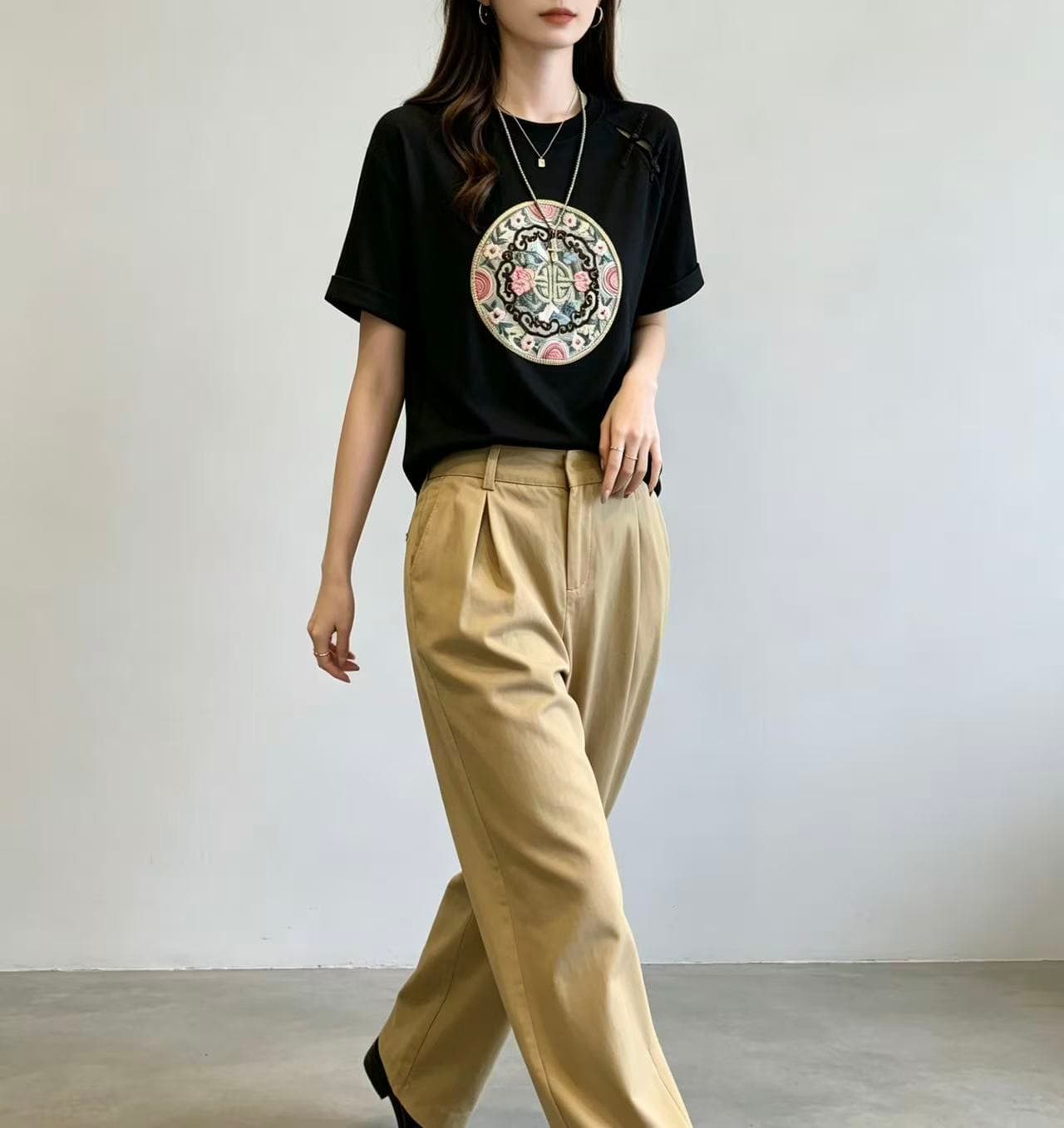 빅 사이즈 새로운 중식 레트로 자수 반팔 티셔츠 여성 여름 통통한 여동생 슬림해 보이는 국풍 단추 디자인 센스 맨위 상세 이미지 6