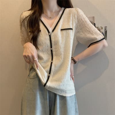 2026 여름 섹션 새로운 V넥 레이스 펌프 Pleat 여성 셔츠 디자인 센스 작은 대중 고급 다용도 품격 맨위