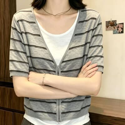페이크 레이어드 회색 스트라이프 반팔 티셔츠 여성 2026 여름 새로운 루즈핏 캐주얼 다용도 디자인 센스 맨위 트렌디 이미지 4