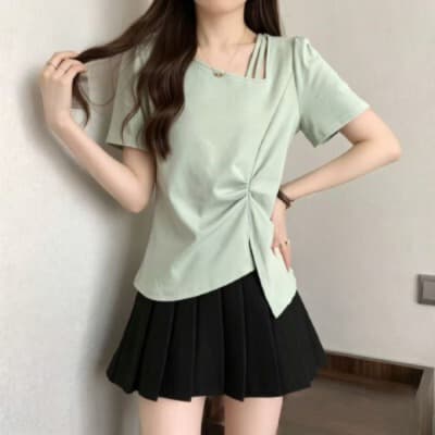 300 근 빅 사이즈 디자인 센스 비스듬한 칼라 홀로우 아웃 긍정적 인 어깨 반팔 티셔츠 여름 지방 mm 표지 배 슬림해 보이는 불규칙 맨위 이미지 2