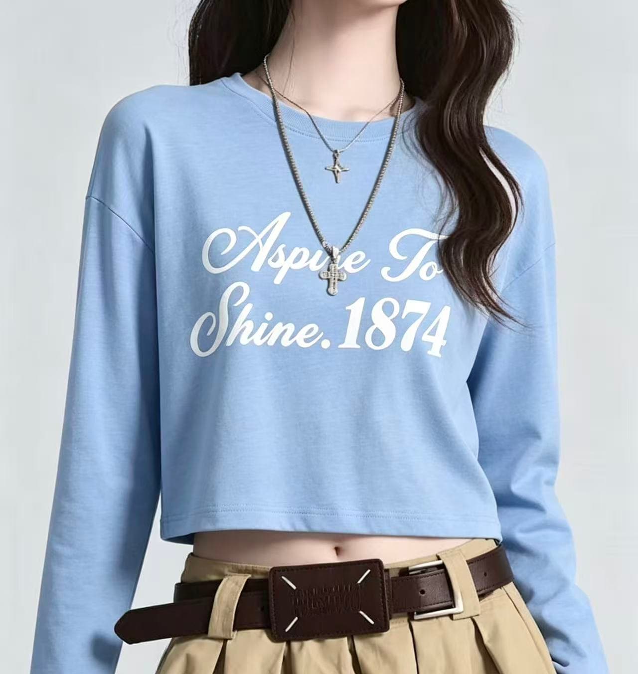 파란색 긴팔 티셔츠 여성 가을 2026 새로운 올해 인기 ~ 중 작은 대중 디자인 센스 Chic 세련된 작은 맨위