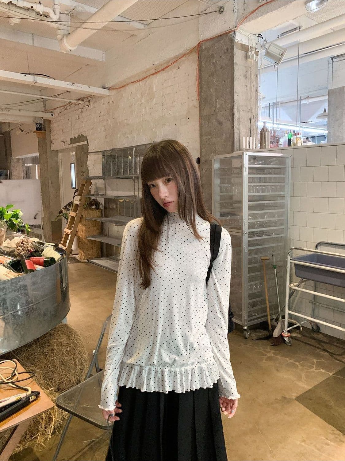 화이트 반하이넥 프릴 도트 무늬 밑단 긴팔 레이스 티셔츠 기본 셔츠 인사이드 가져 가라. 가을 루즈핏 맨위 여성 상세 이미지 6