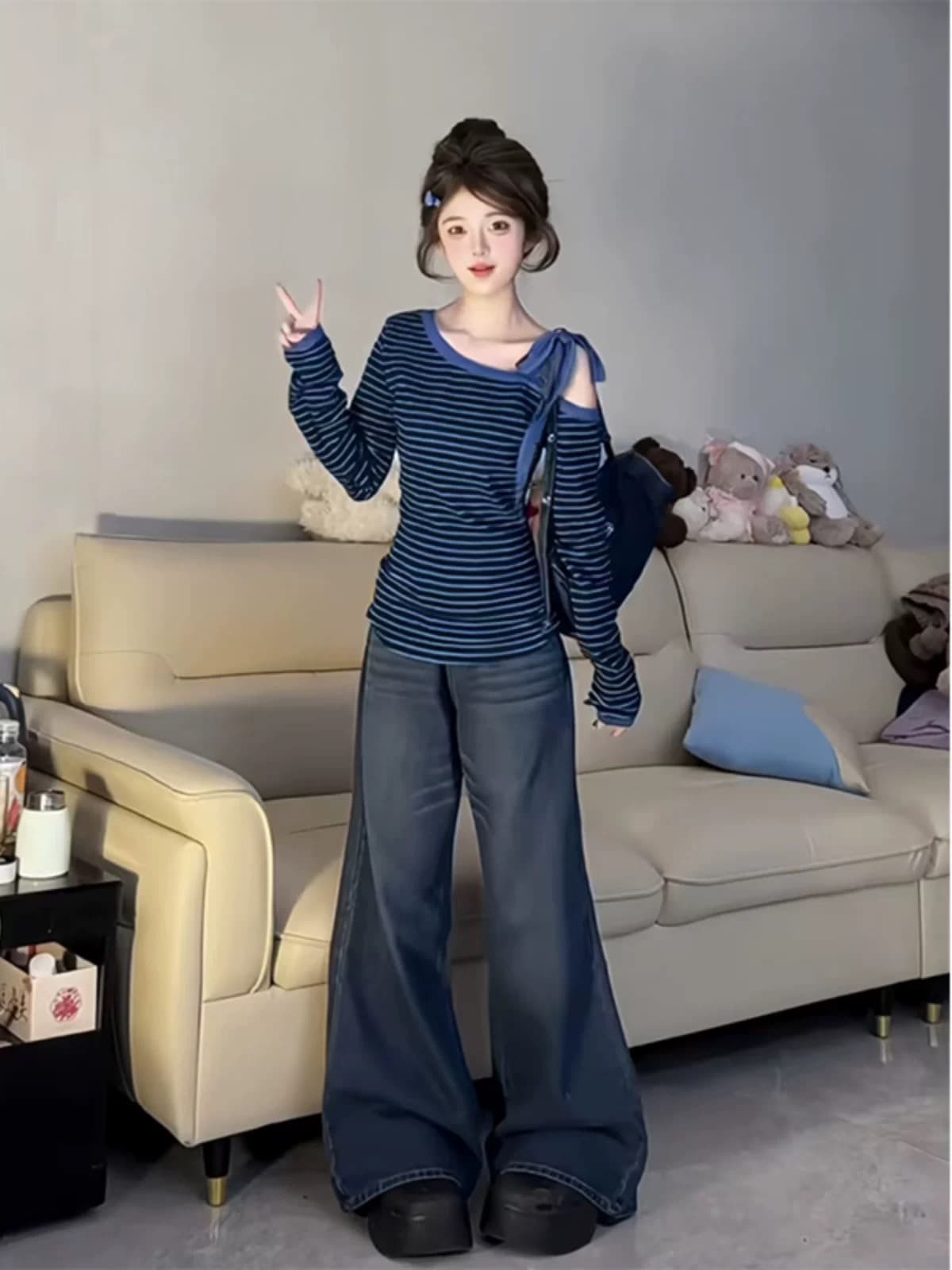 파란색 스트라이프 비스듬한 어깨 긴팔 티셔츠 여성 2025 새로운 봄 인사이드 가져 가라. 기본 셔츠 몸매 가꾸기 핫걸 오프숄더 맨위 상세 이미지 3