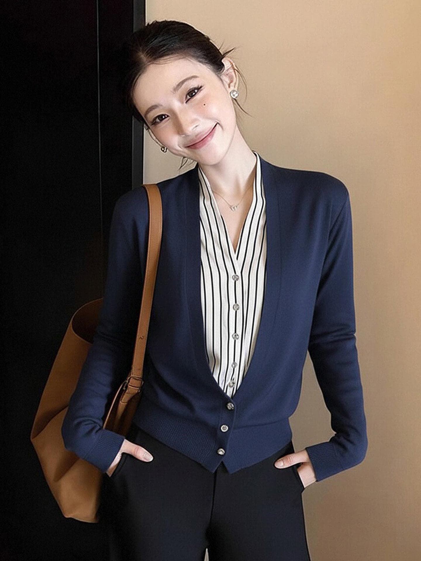 고유 한 아름다운 검정색 작은 셔츠 페이크 레이어드 패치워크 셔츠 여성 의류 봄 니트 오픈 가디건 외국 가스 고귀한 맨위 서비스 이미지 2