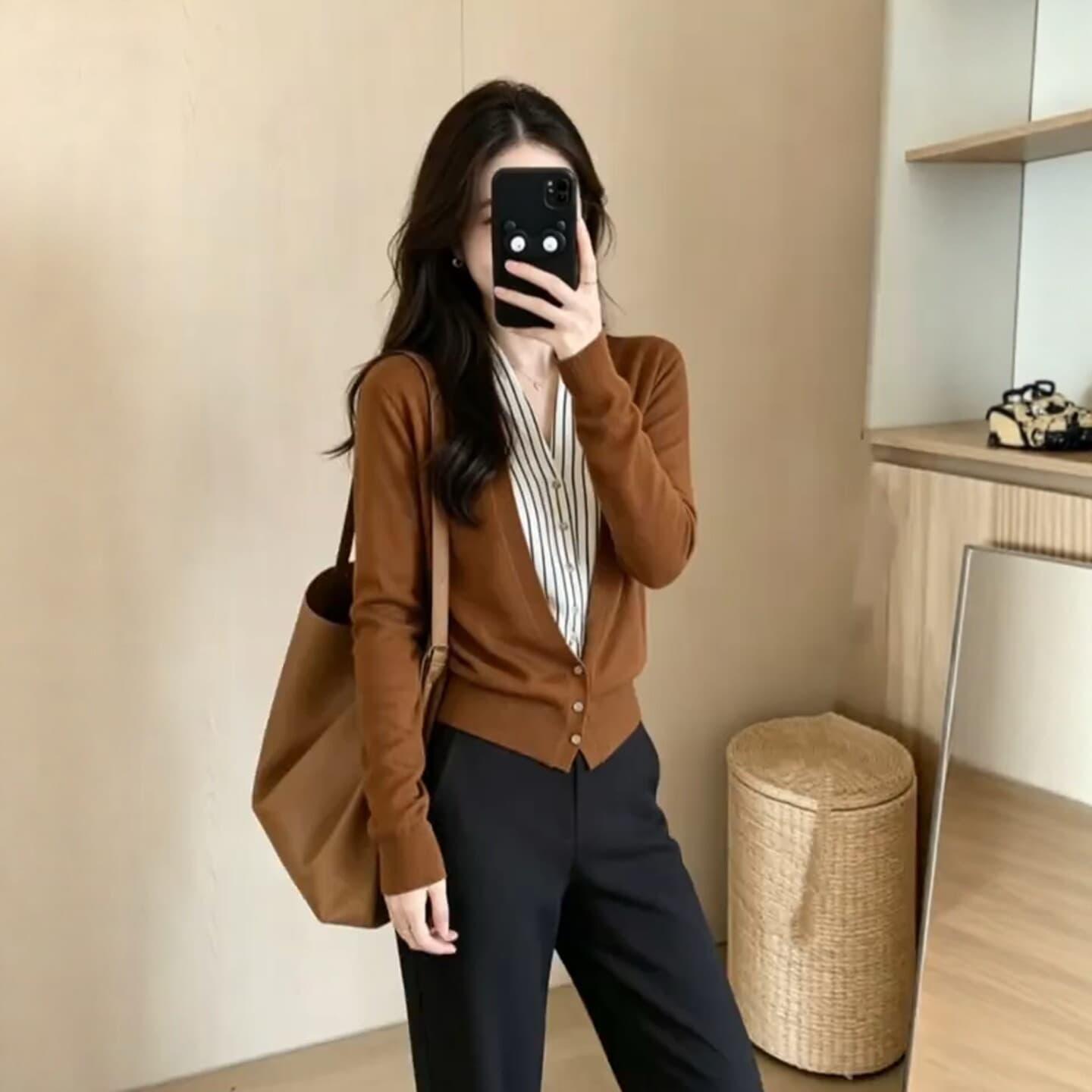 고유 한 아름다운 검정색 작은 셔츠 페이크 레이어드 패치워크 셔츠 여성 의류 봄 니트 오픈 가디건 외국 가스 고귀한 맨위 서비스 상세 이미지 9