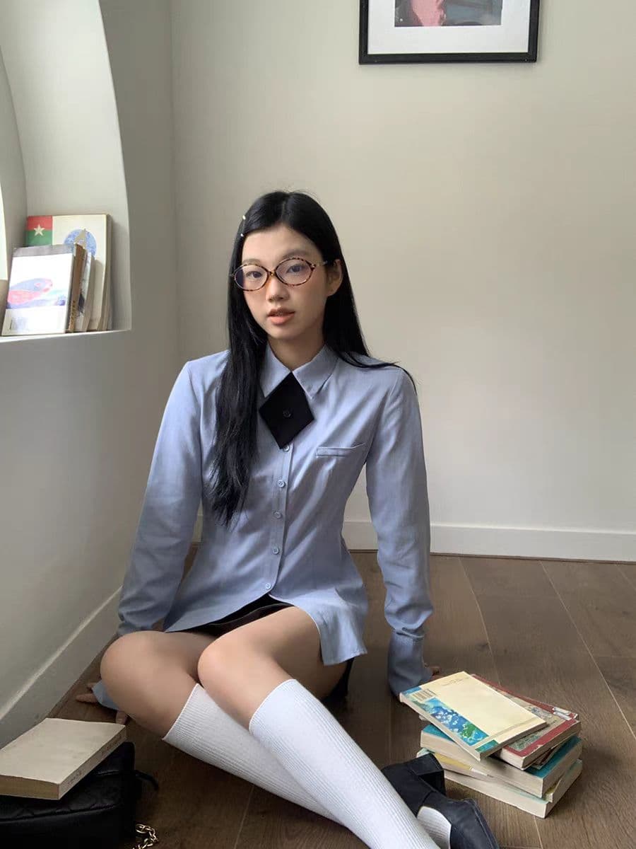 레드 맨 파빌리온 파란색 여성 셔츠 가을 2026 새로운 맨위 긴팔 아름다운 품격 프랑스식 디자인 센스 셔츠 여성 이미지 2
