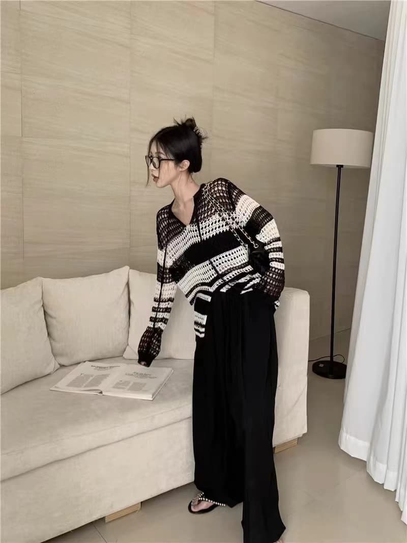 레트로 스트라이프 홀로우 아웃 자수 V넥 캐주얼 다용도 긴팔 니트 맨위 여성 재킷 상세 이미지 4