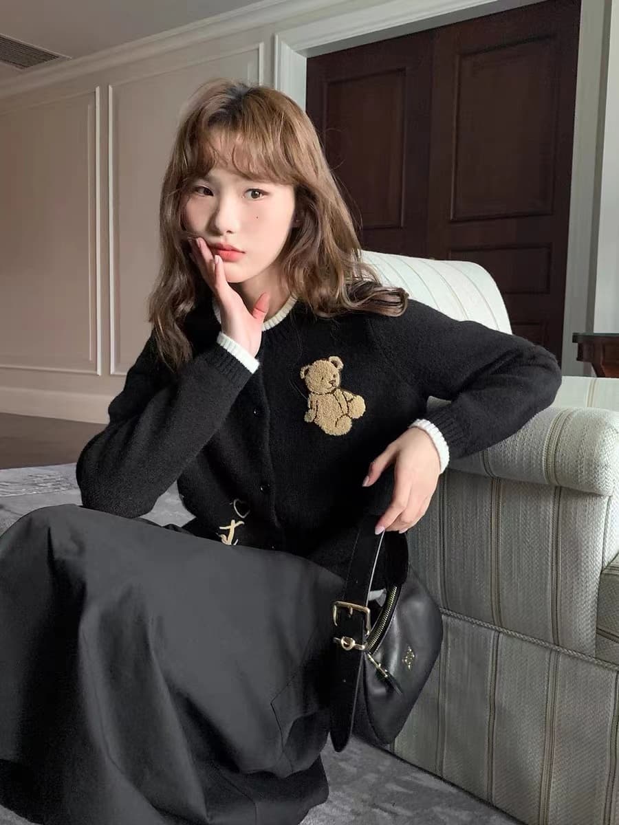 귀여운 곰 배색 자수 니트 오픈 가디건 여성 2026 년 새로운 라운드 넥 루즈핏 외부 가져 가라. 쇼트 스타일 맨위 스웨터 여자 이미지 4