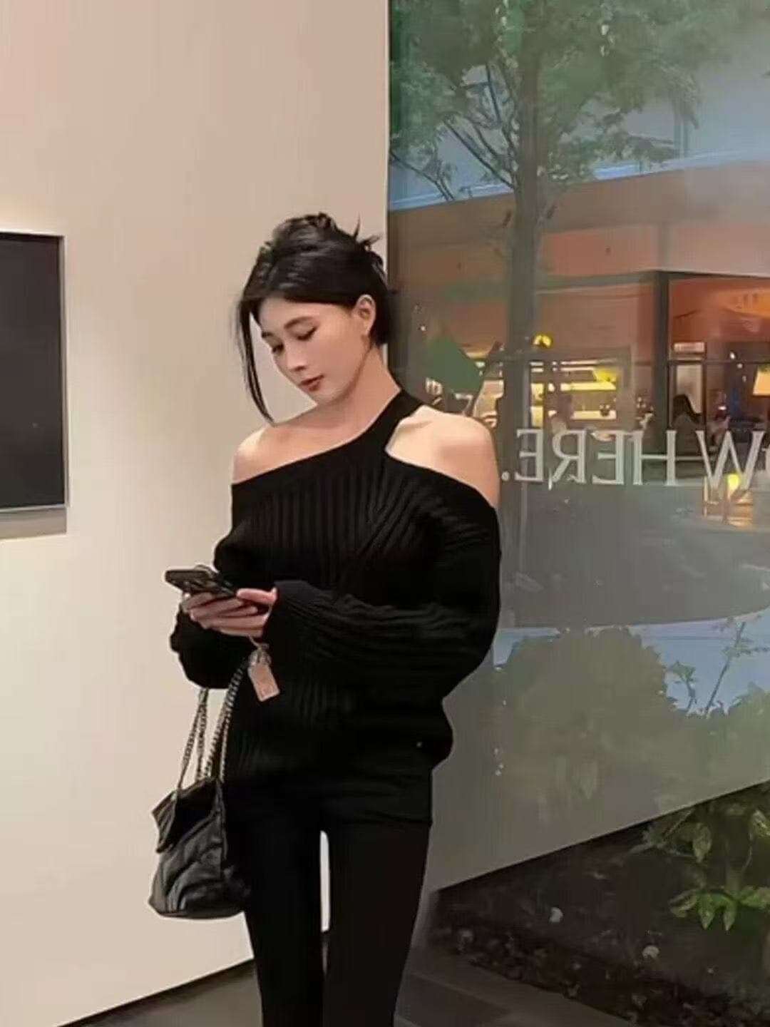 한국 동대문 자이언트 잘 생긴 행침 목 비스듬한 어깨 디자인 센스 루즈핏 스웨터 느긋한 센스 외출용 구덩이 기사 니트 스웨터 켜기 상세 이미지 12