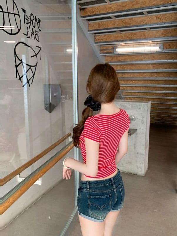 달콤한 차가운 핫걸 바람 스트라이프 반팔 광장 칼라 티셔츠 여성 여름 새로운 몸매 가꾸기 슬림해 보이는 패션 켜기 벨트 가슴 패드 상세 이미지 11