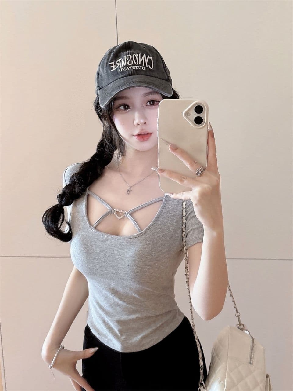 섹시함 홀로우 아웃 십자가 광장 칼라 반팔 티셔츠 여성 여름 새로운 핫걸 바람 몸매 가꾸기 슬림해 보이는 고유 한 아름다운 맨위 상세 이미지 25