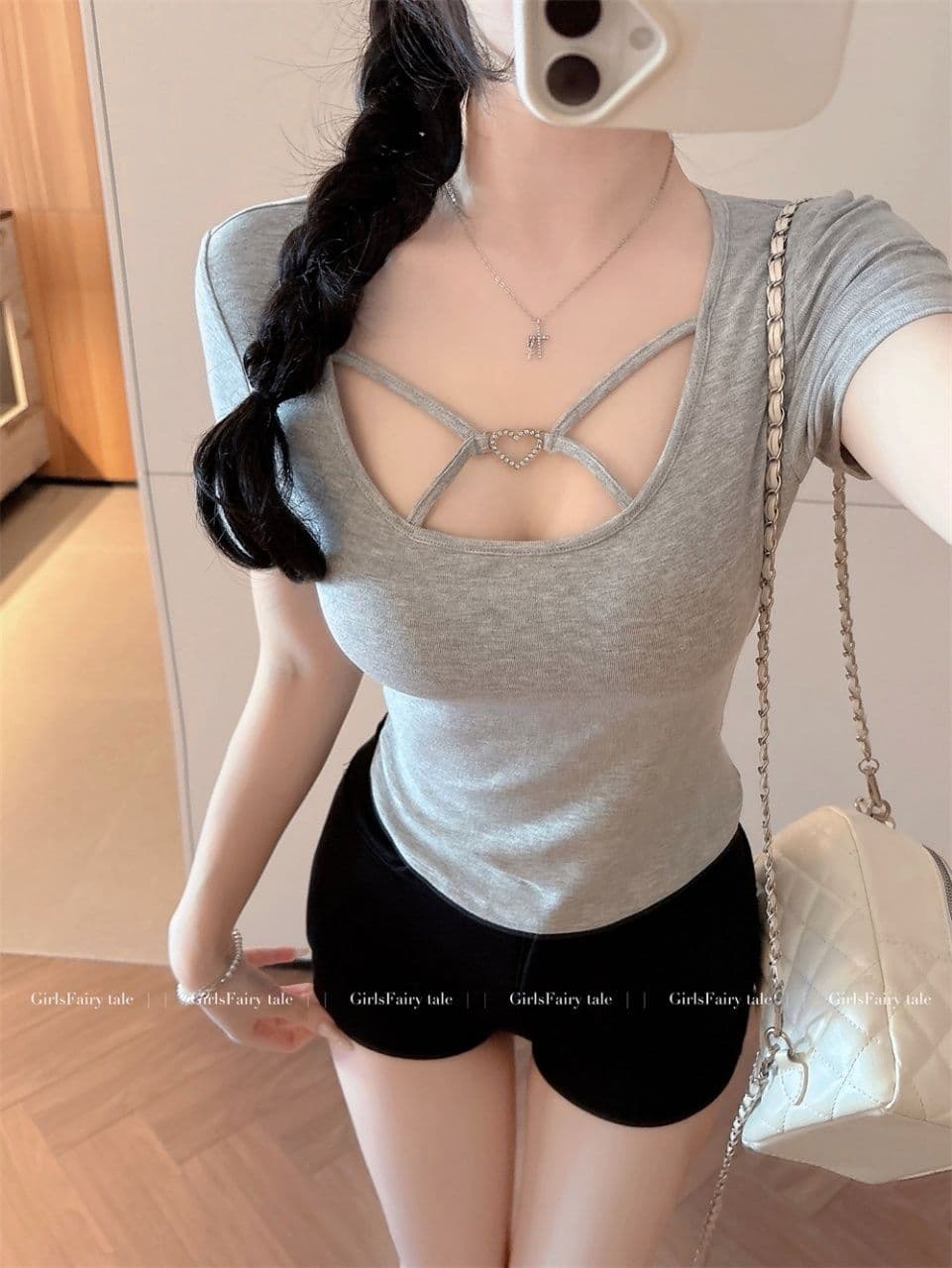 섹시함 홀로우 아웃 십자가 광장 칼라 반팔 티셔츠 여성 여름 새로운 핫걸 바람 몸매 가꾸기 슬림해 보이는 고유 한 아름다운 맨위 상세 이미지 27