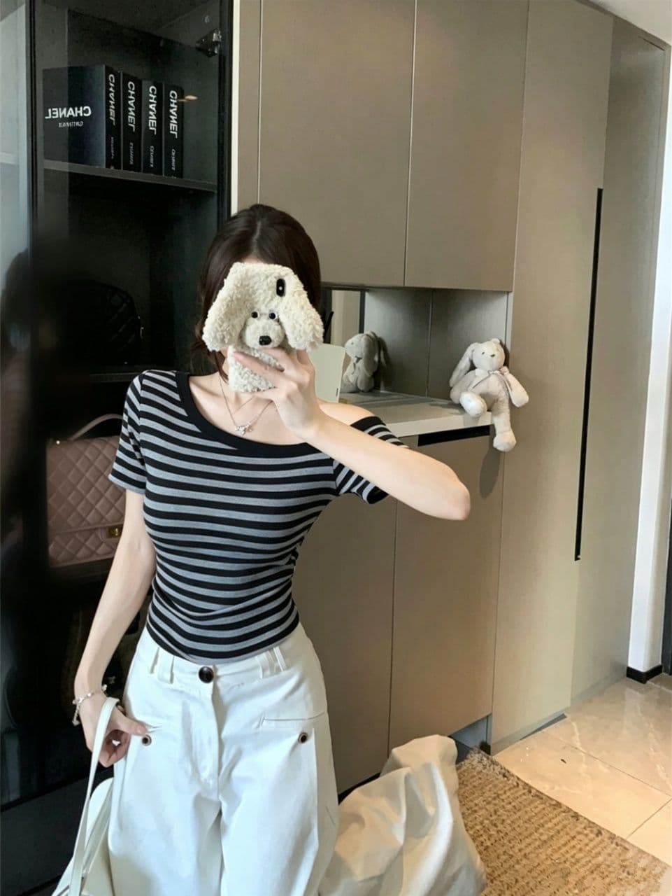 비스듬한 어깨 스트라이프 반팔 티셔츠 여성 2026 여름 새로운 몸매 가꾸기 슬림해 보이는 ins Chic 작은 대중 오프숄더 인사이드 잡아라. 의류 상세 이미지 8