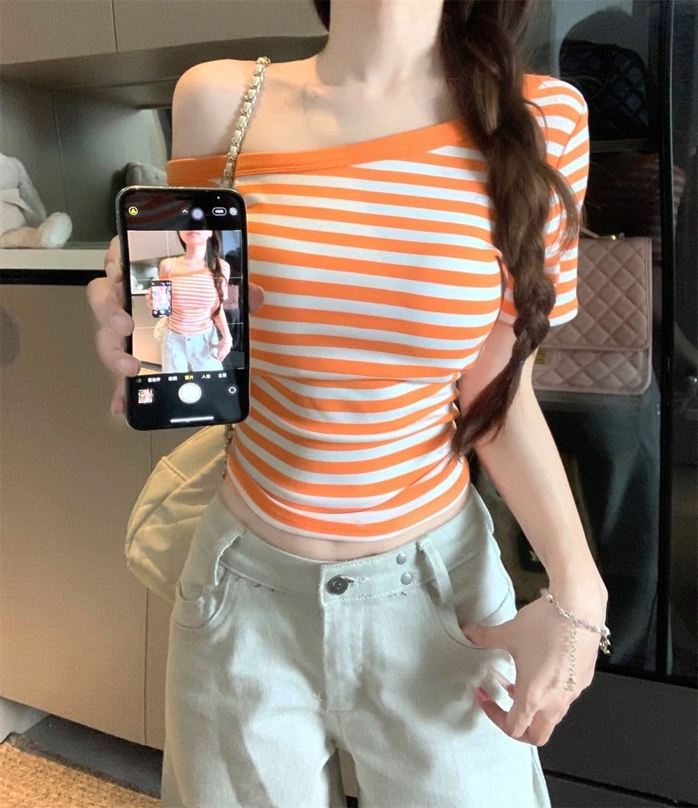 비스듬한 어깨 스트라이프 반팔 티셔츠 여성 2026 여름 새로운 몸매 가꾸기 슬림해 보이는 ins Chic 작은 대중 오프숄더 인사이드 잡아라. 의류 상세 이미지 15