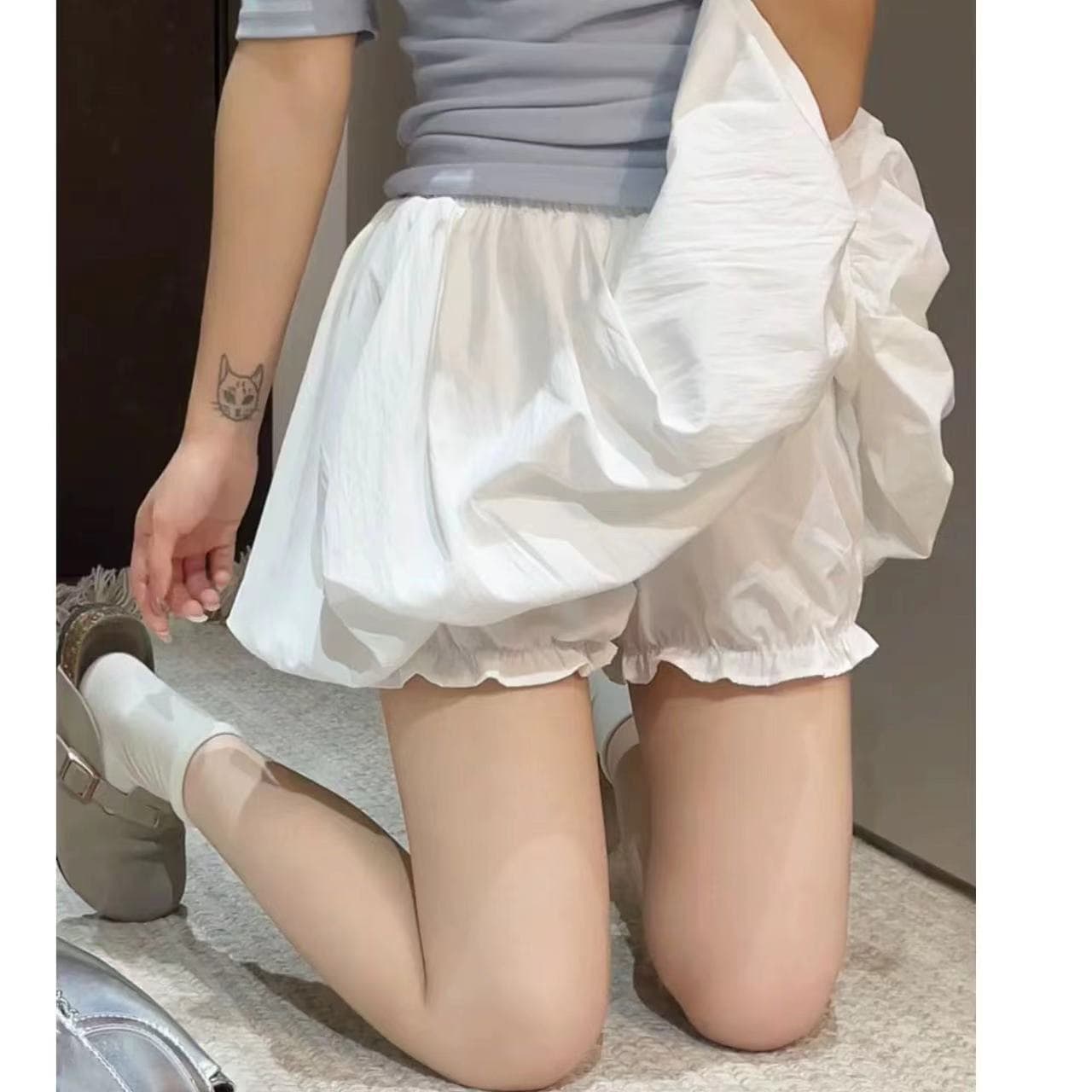 화이트 꽃밭 치마바지 여성 여름 새로운 하이웨이스트 슬림해 보이는 한 마디 작은 키 노출 방지 퍼프 반신 스커트 상세 이미지 8