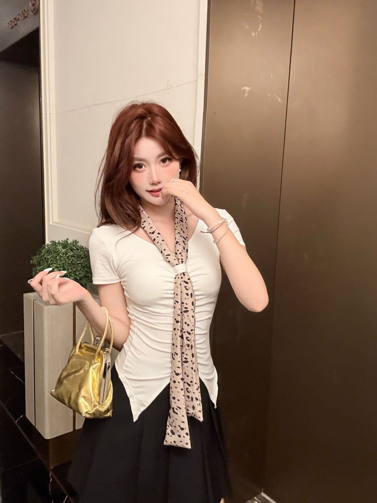 한 부서 레오파드 무늬 리본 V넥 반팔 티셔츠 여성 여름 벨트 가슴 패드 몸매 가꾸기 슬림해 보이는 인사이드 가져 가라. 외출용 핫걸 바람 맨위 상세 이미지 11