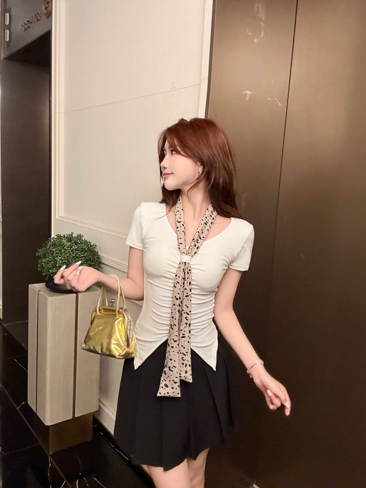 한 부서 레오파드 무늬 리본 V넥 반팔 티셔츠 여성 여름 벨트 가슴 패드 몸매 가꾸기 슬림해 보이는 인사이드 가져 가라. 외출용 핫걸 바람 맨위 상세 이미지 13