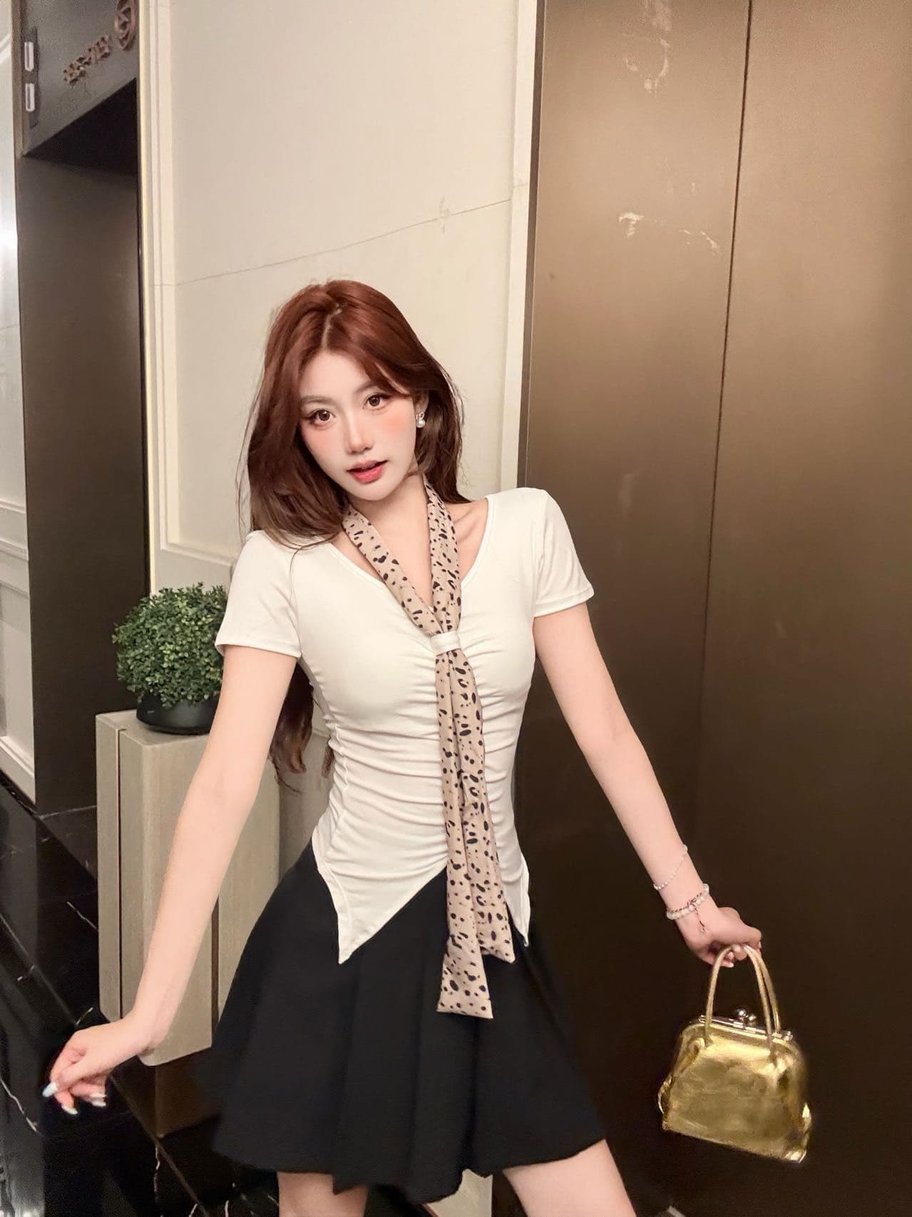 한 부서 레오파드 무늬 리본 V넥 반팔 티셔츠 여성 여름 벨트 가슴 패드 몸매 가꾸기 슬림해 보이는 인사이드 가져 가라. 외출용 핫걸 바람 맨위 상세 이미지 14