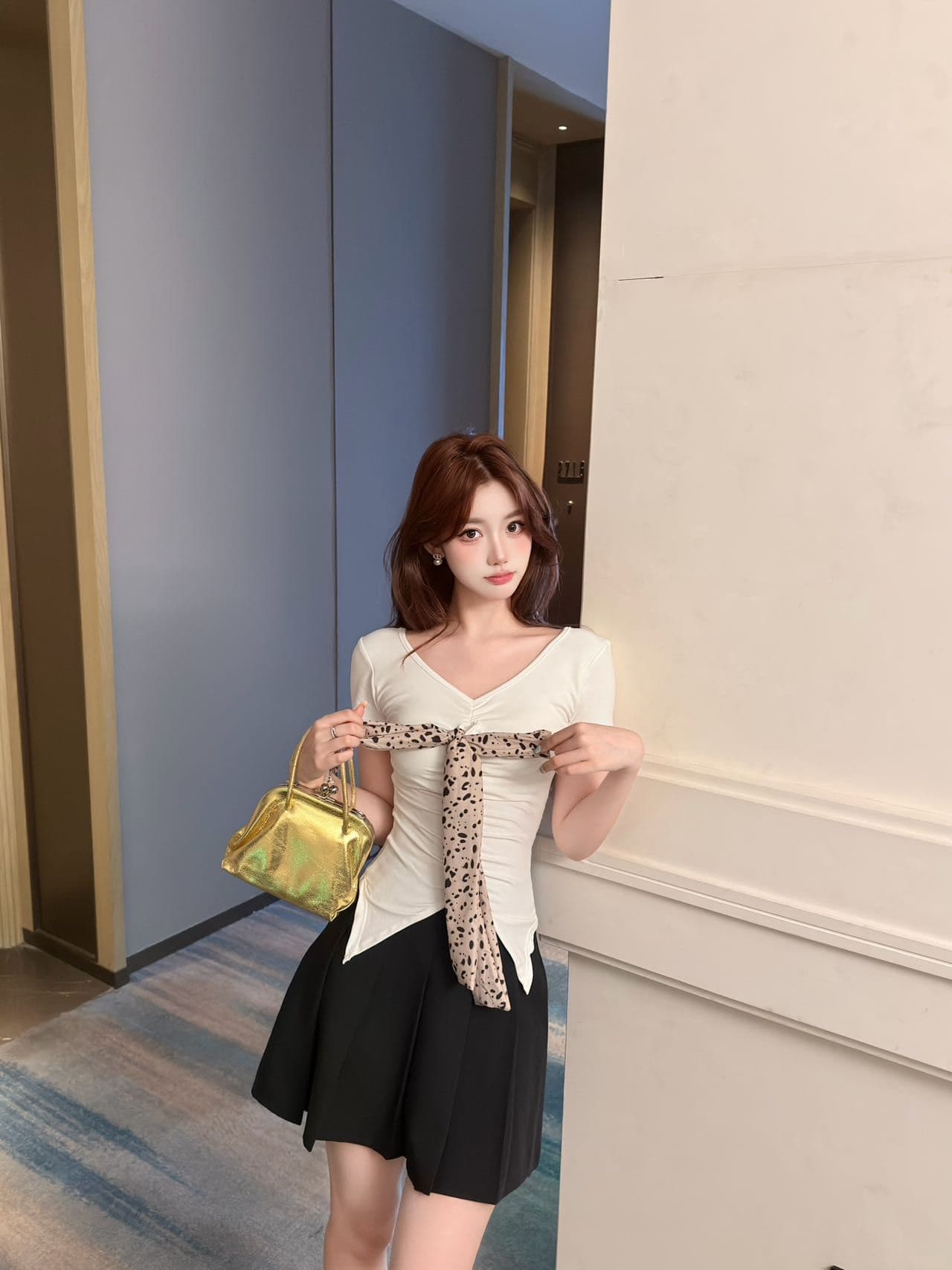 한 부서 레오파드 무늬 리본 V넥 반팔 티셔츠 여성 여름 벨트 가슴 패드 몸매 가꾸기 슬림해 보이는 인사이드 가져 가라. 외출용 핫걸 바람 맨위 상세 이미지 16
