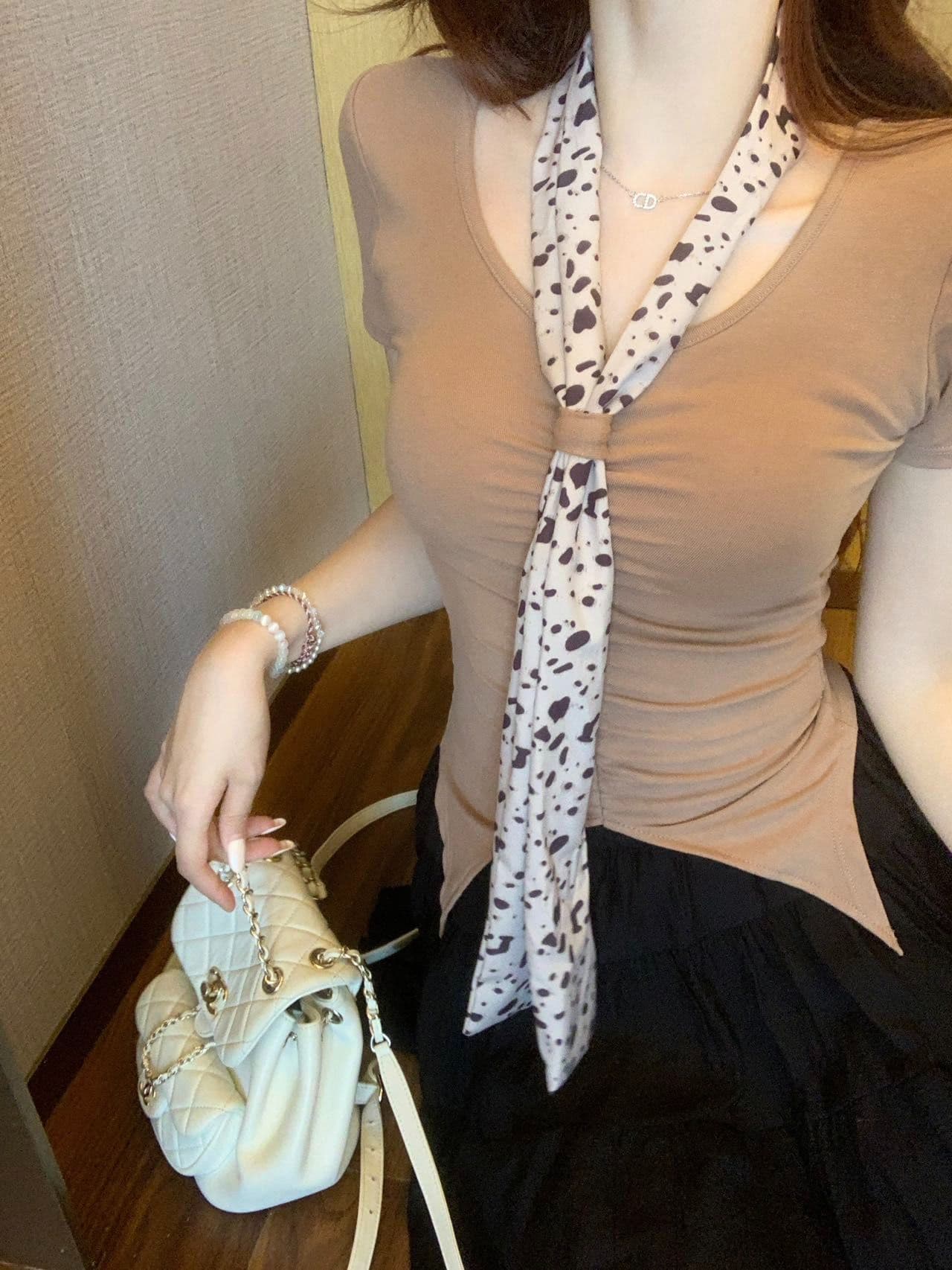 한 부서 레오파드 무늬 리본 V넥 반팔 티셔츠 여성 여름 벨트 가슴 패드 몸매 가꾸기 슬림해 보이는 인사이드 가져 가라. 외출용 핫걸 바람 맨위 상세 이미지 22